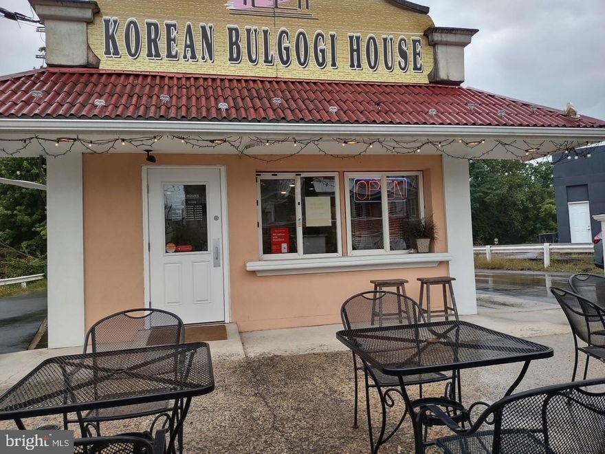 Great Location !!! The first floor is dining room  with 24 seats and the layout is very comfortable and convenient and the kitchen is very spacious and clean and very well organized cooking system
the basement is enough space for storage Many franchise restaurant are near and heavy traffic area
Don't miss it