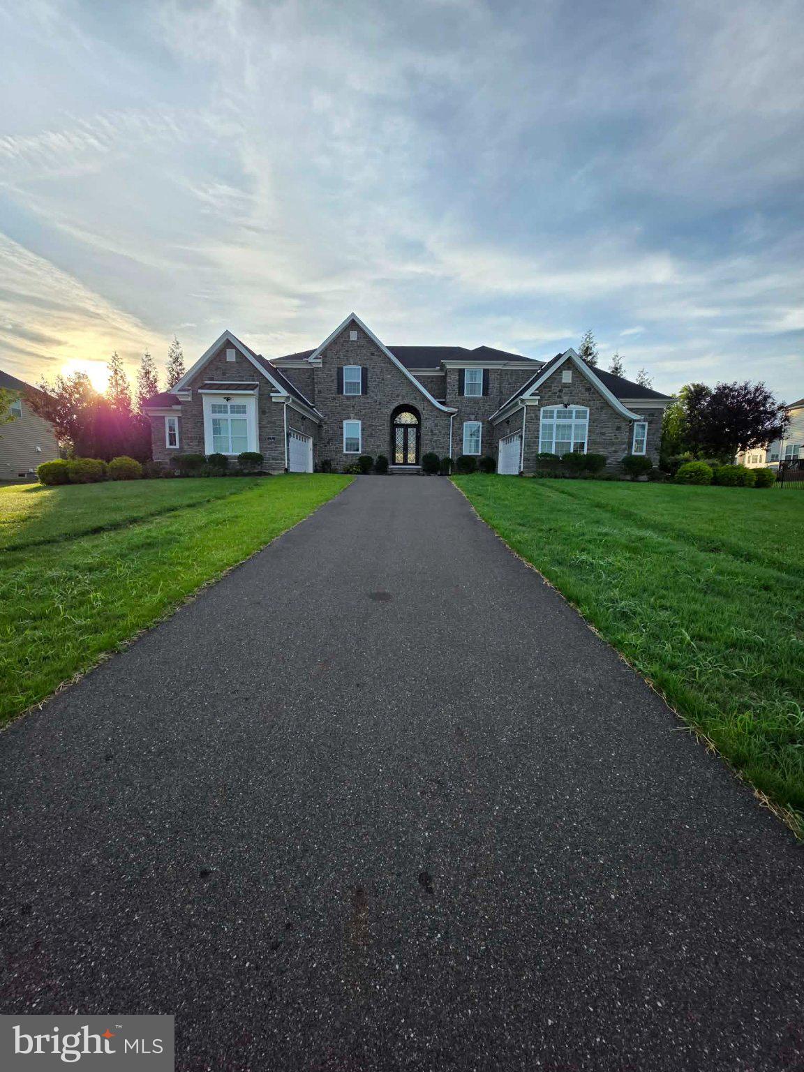 7 OXFORD DRIVE