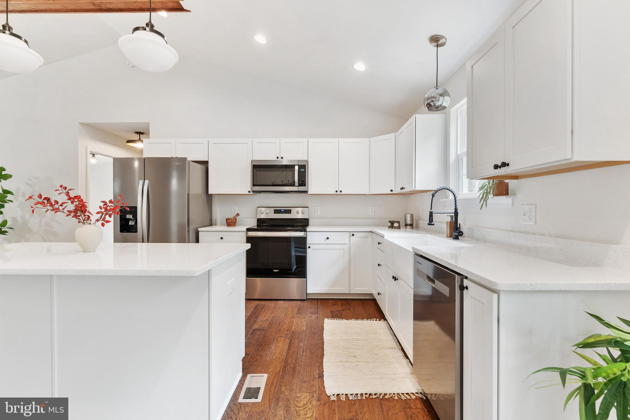 LAKE ANNA WOODS - Residential