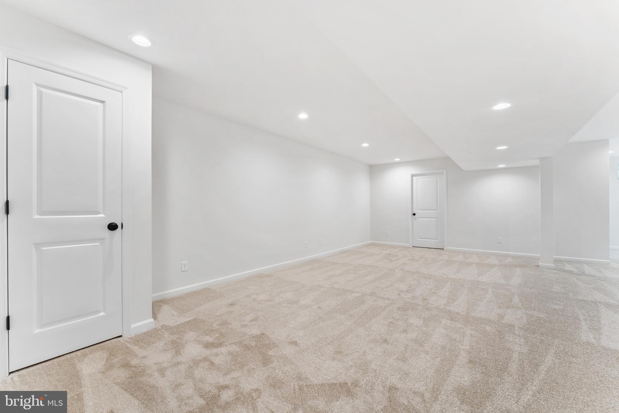 LAKE ANNA WOODS - Residential