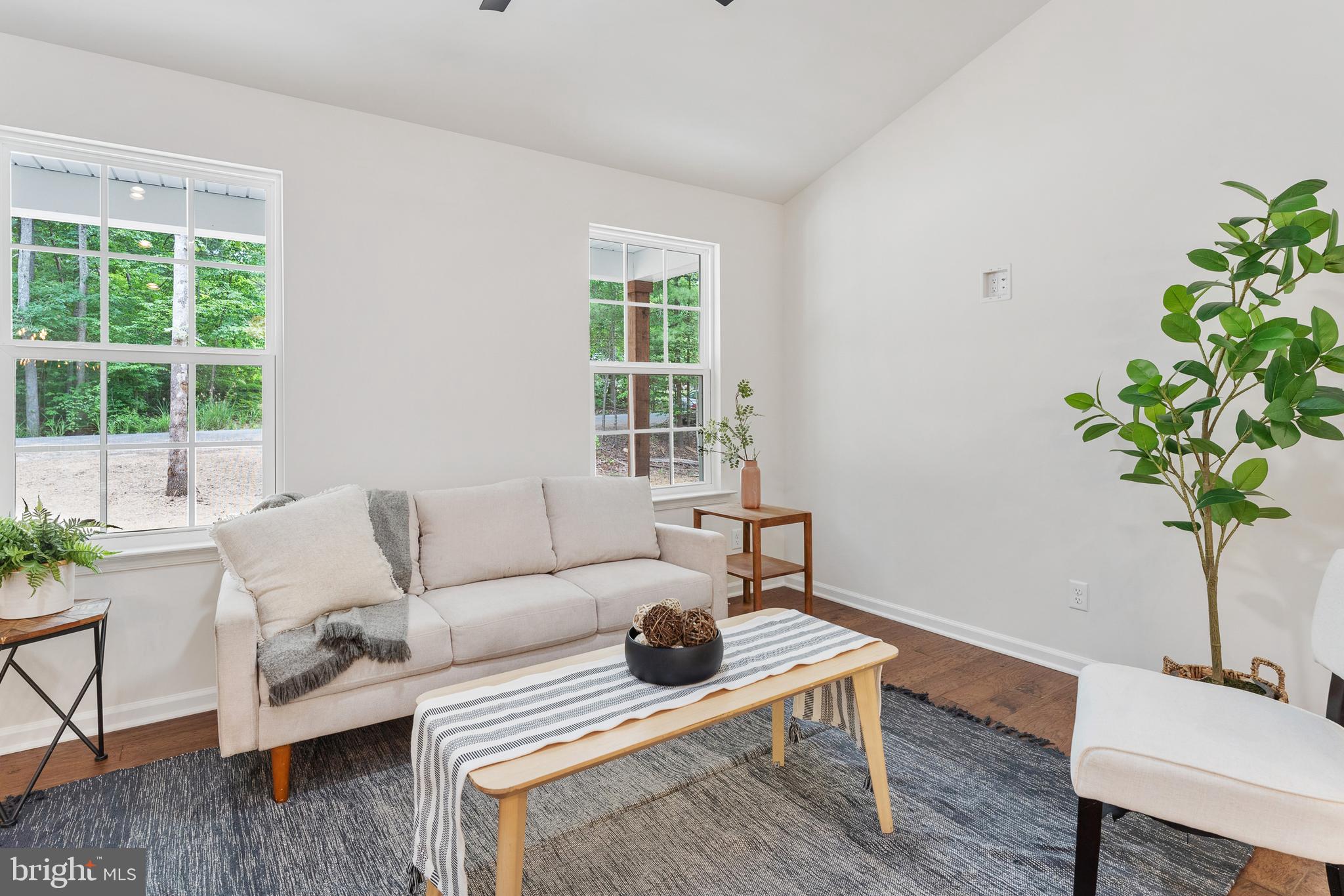 LAKE ANNA WOODS - Residential