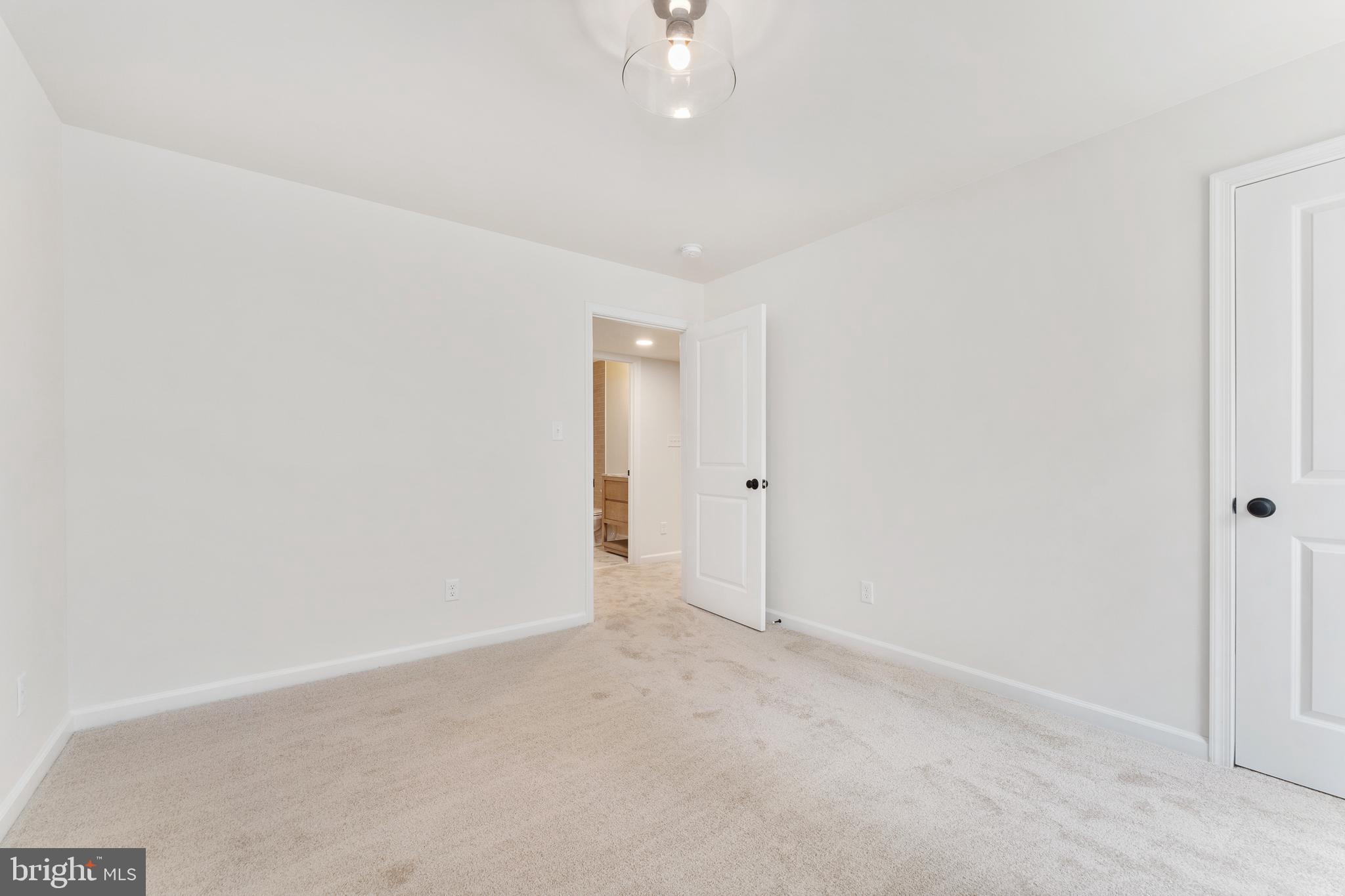 LAKE ANNA WOODS - Residential