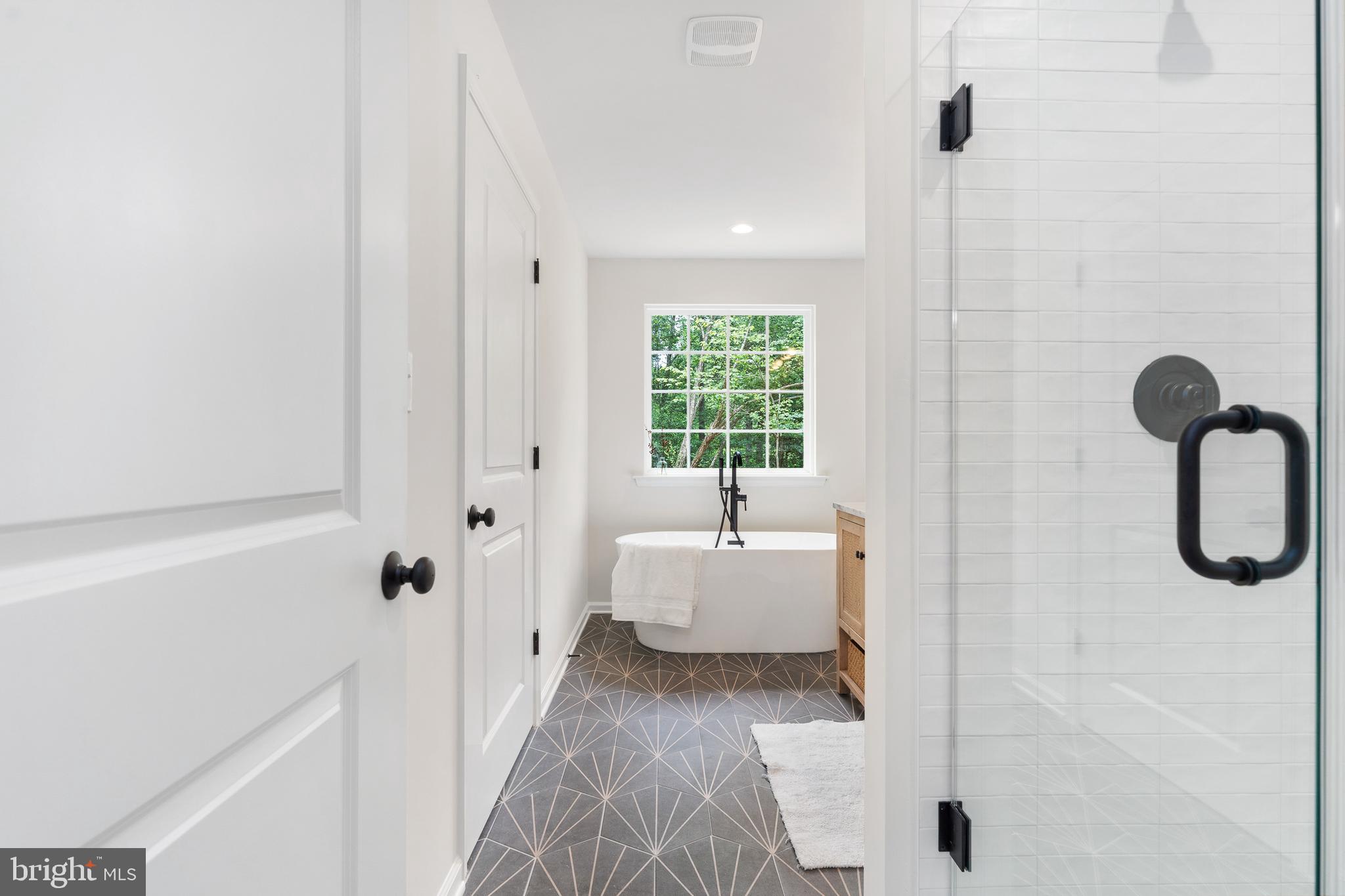 LAKE ANNA WOODS - Residential