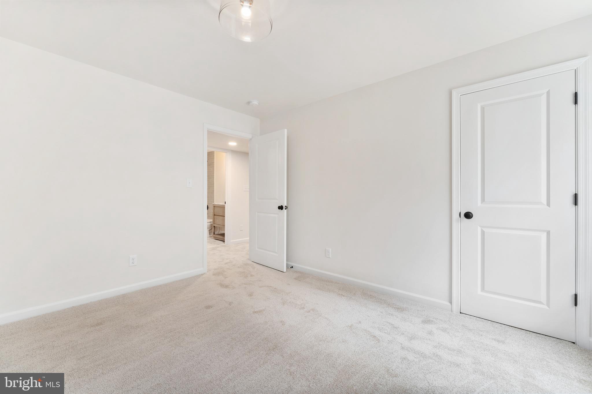 LAKE ANNA WOODS - Residential