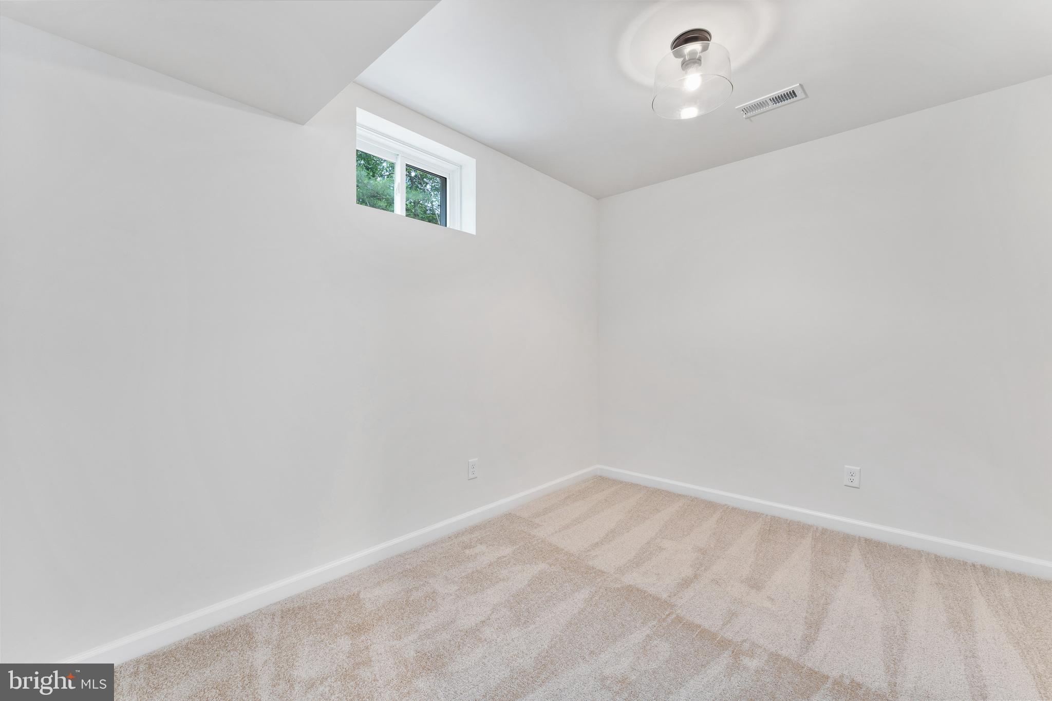 LAKE ANNA WOODS - Residential