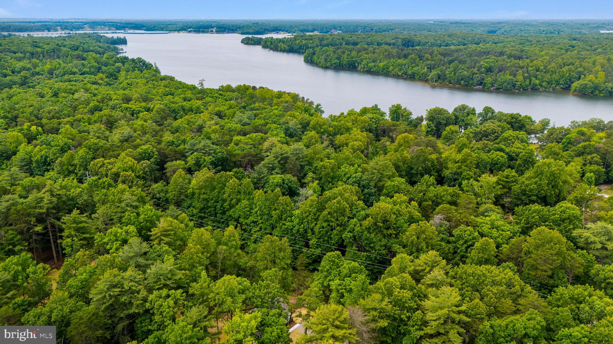 LAKE ANNA WOODS - Residential