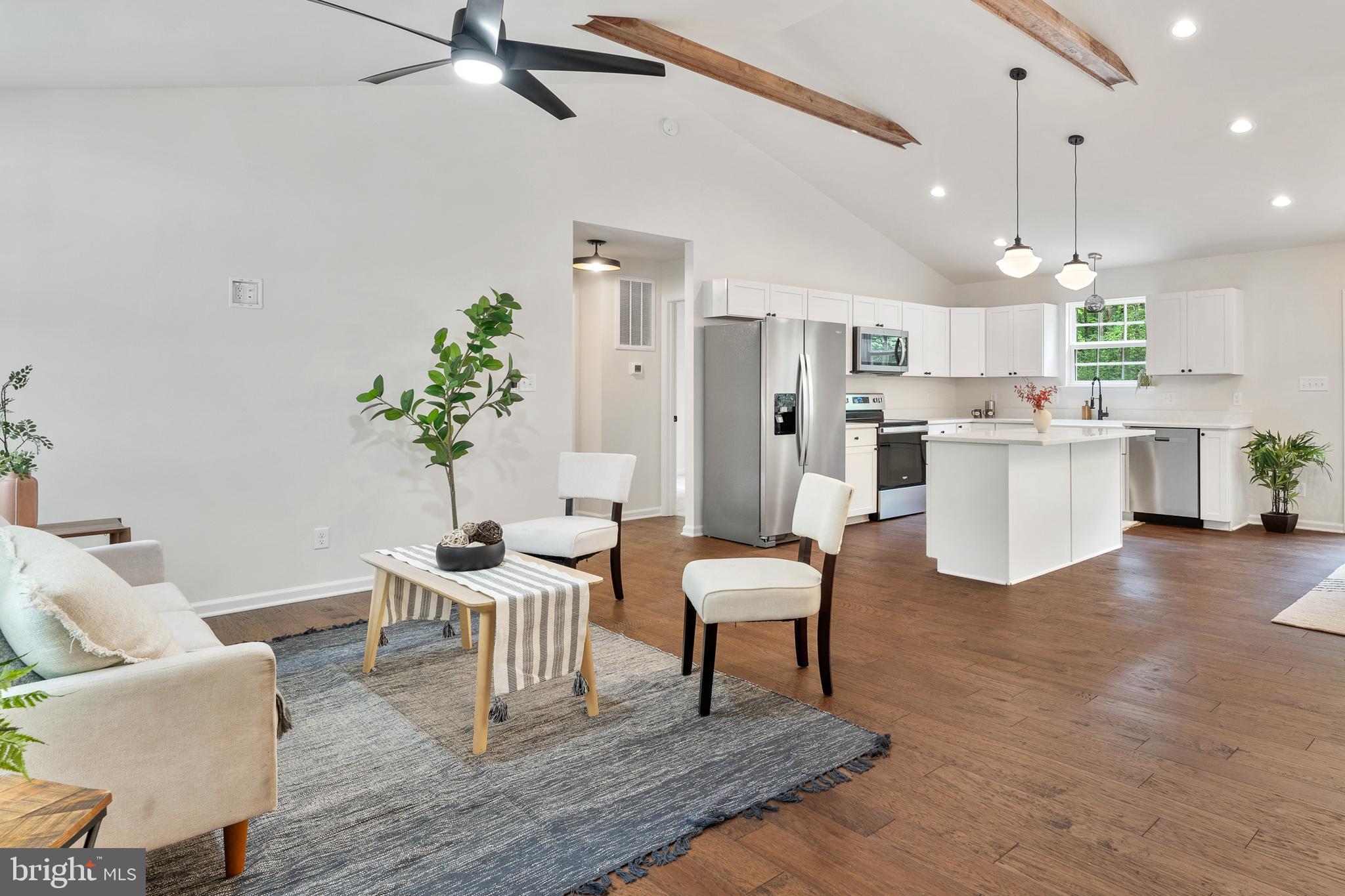 LAKE ANNA WOODS - Residential