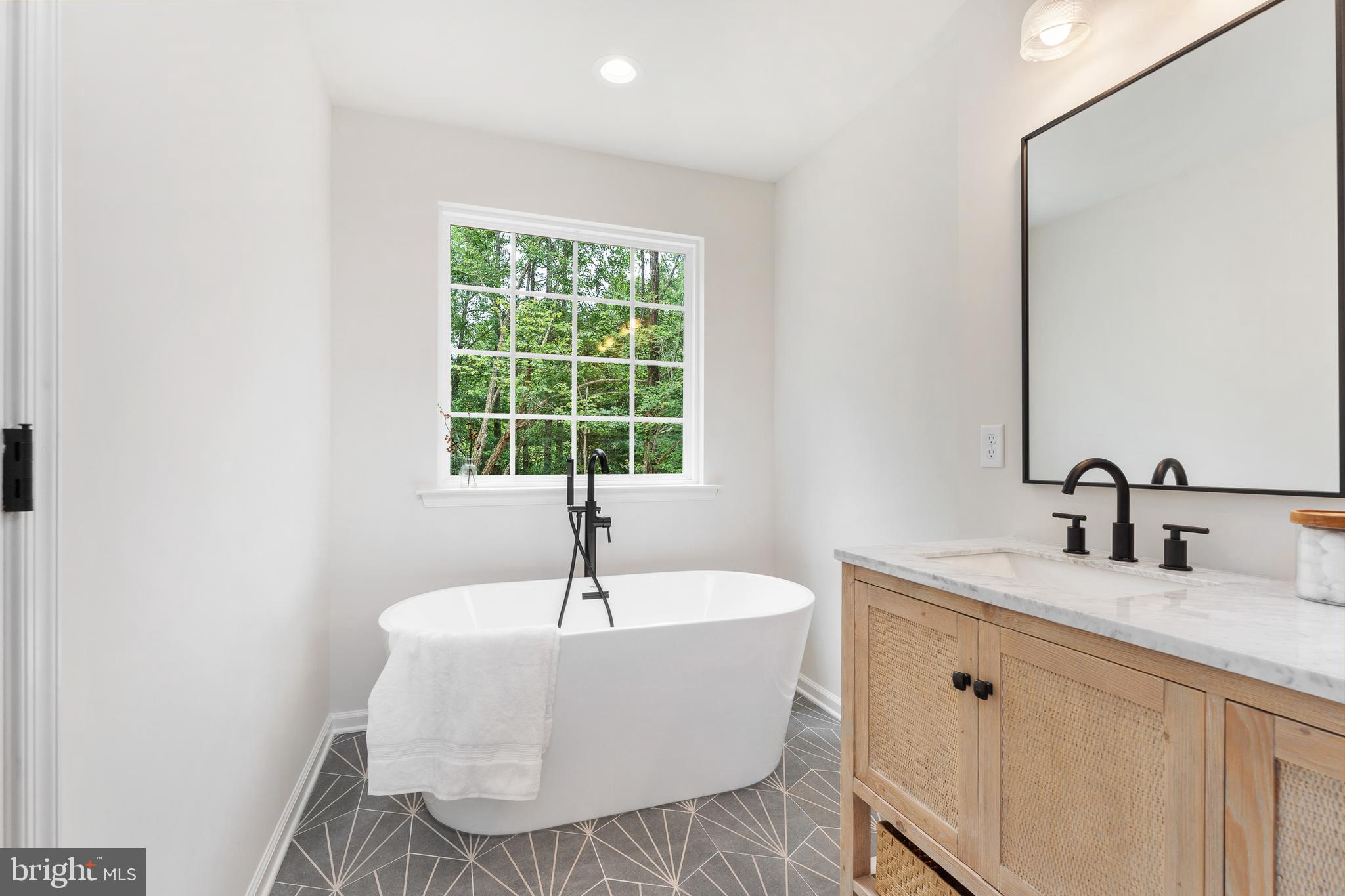 LAKE ANNA WOODS - Residential