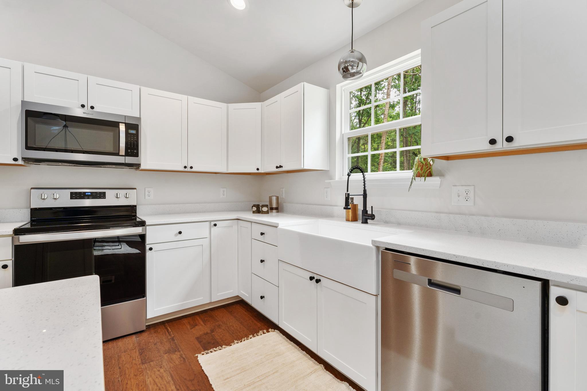 LAKE ANNA WOODS - Residential