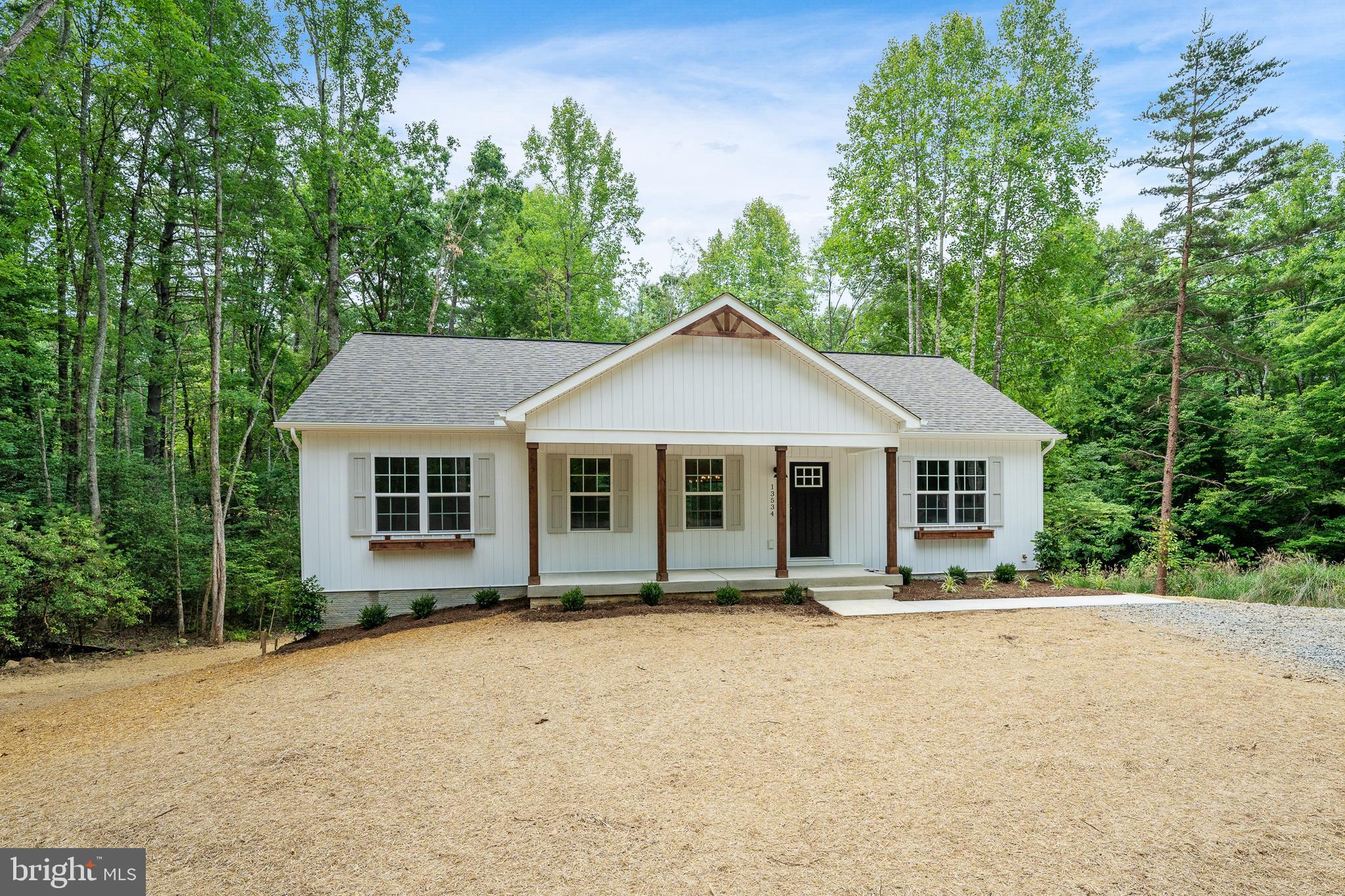 LAKE ANNA WOODS - Residential