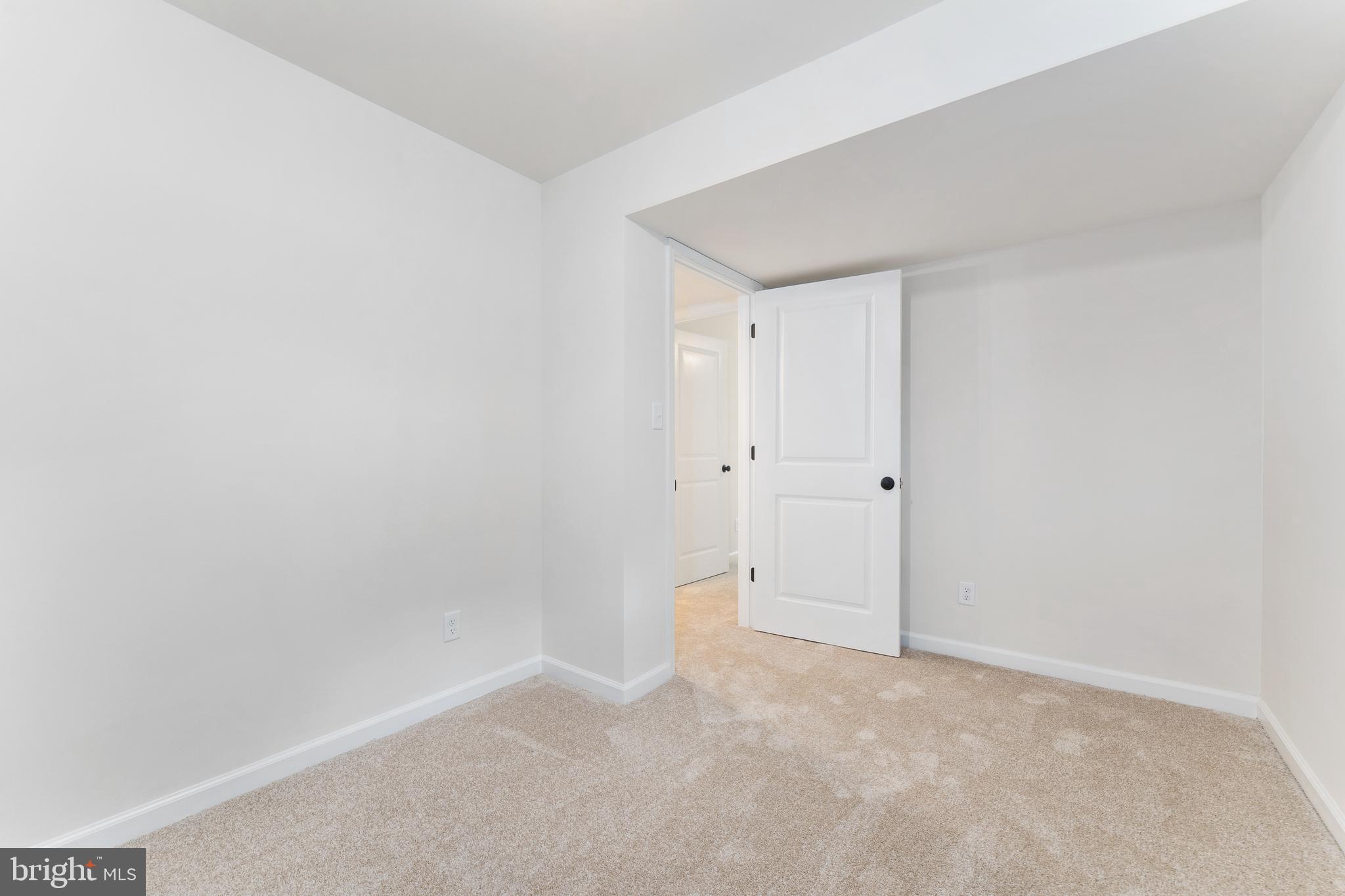 LAKE ANNA WOODS - Residential