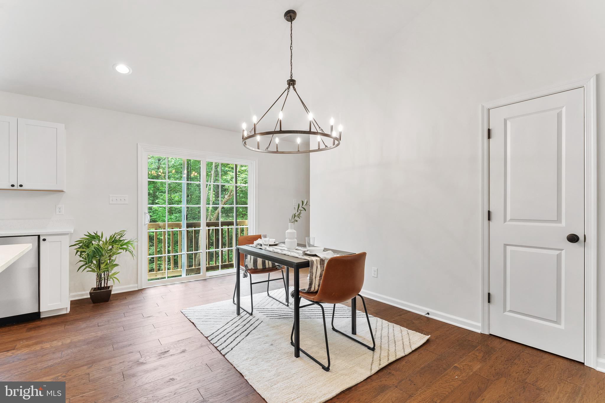 LAKE ANNA WOODS - Residential