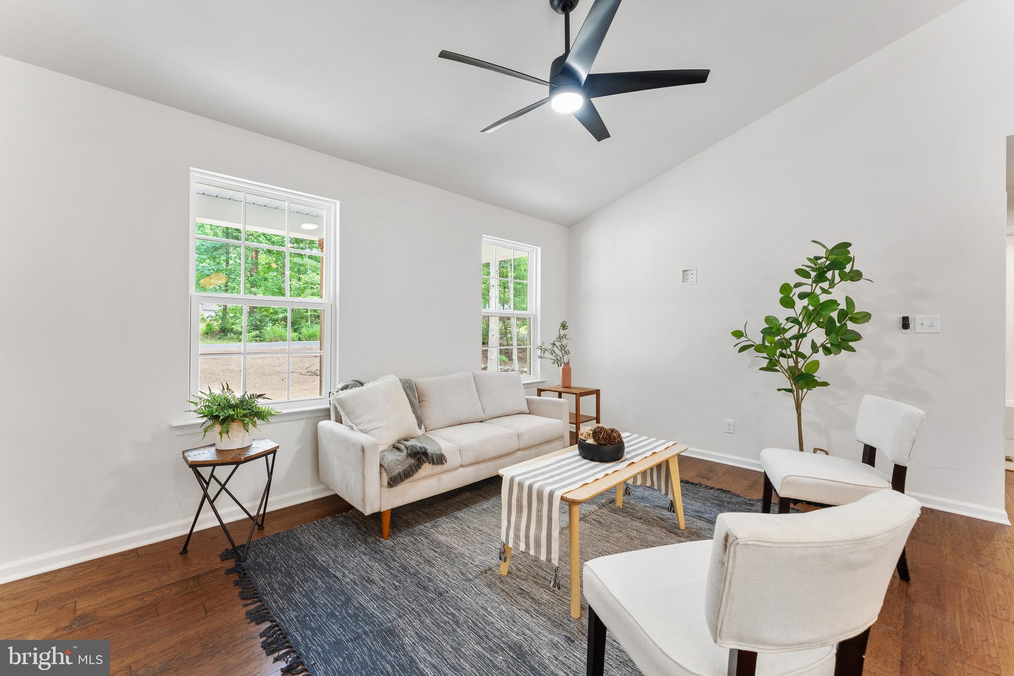 LAKE ANNA WOODS - Residential