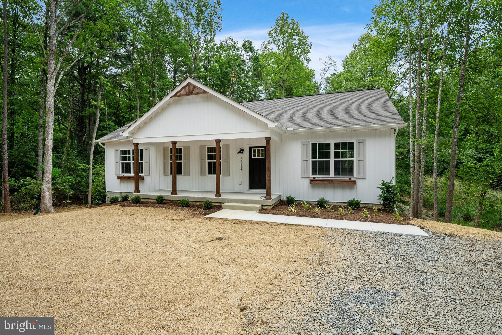 LAKE ANNA WOODS - Residential