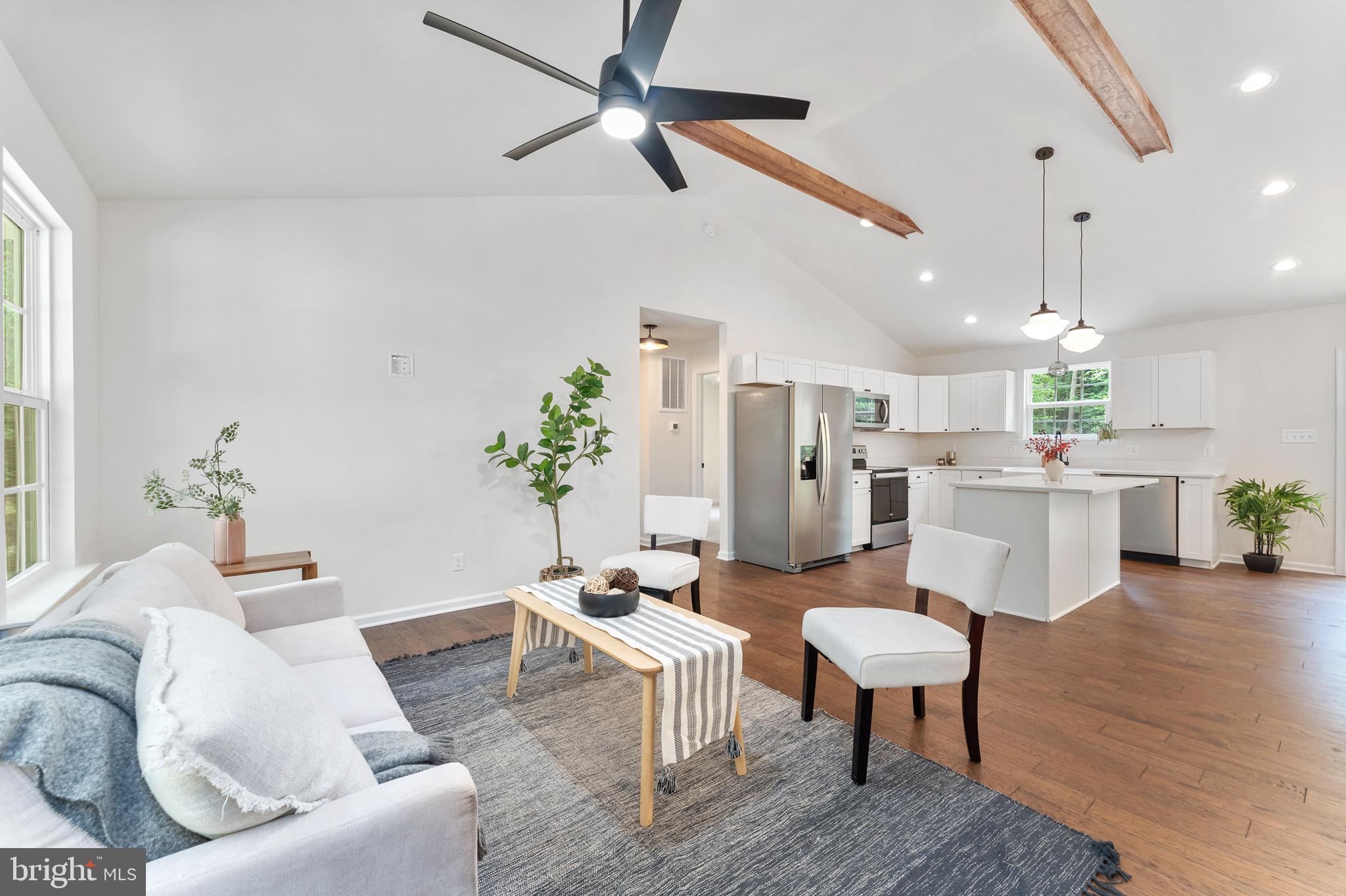 LAKE ANNA WOODS - Residential