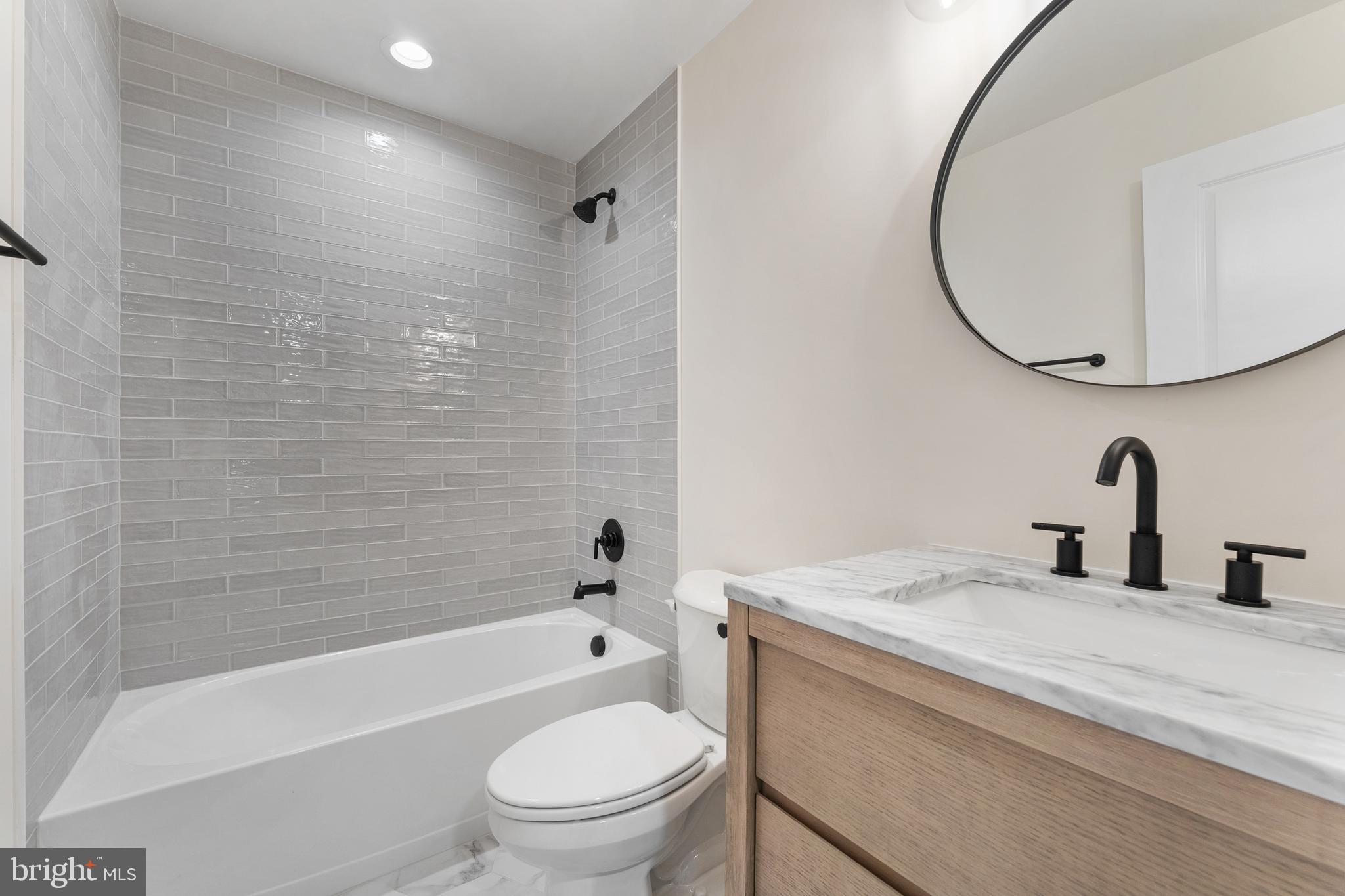 LAKE ANNA WOODS - Residential