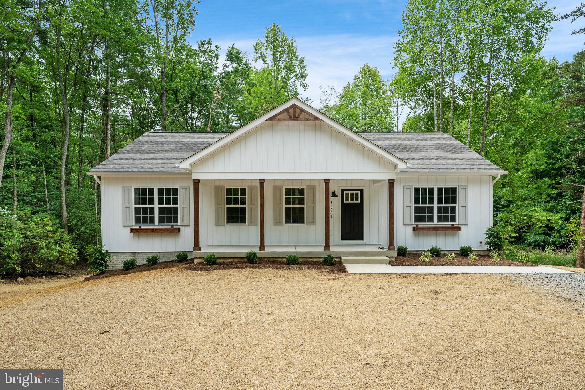 LAKE ANNA WOODS - Residential