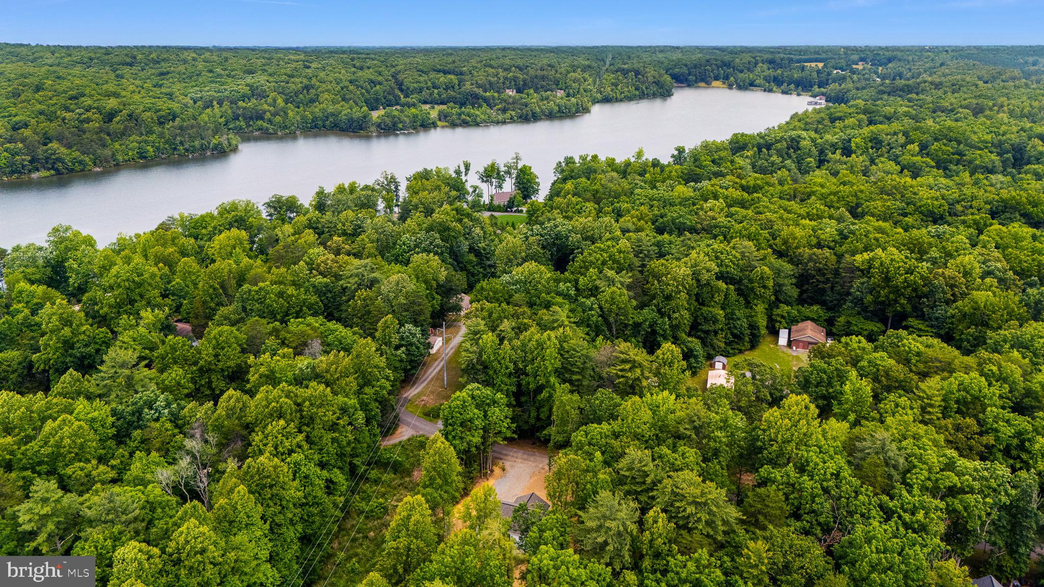 LAKE ANNA WOODS - Residential