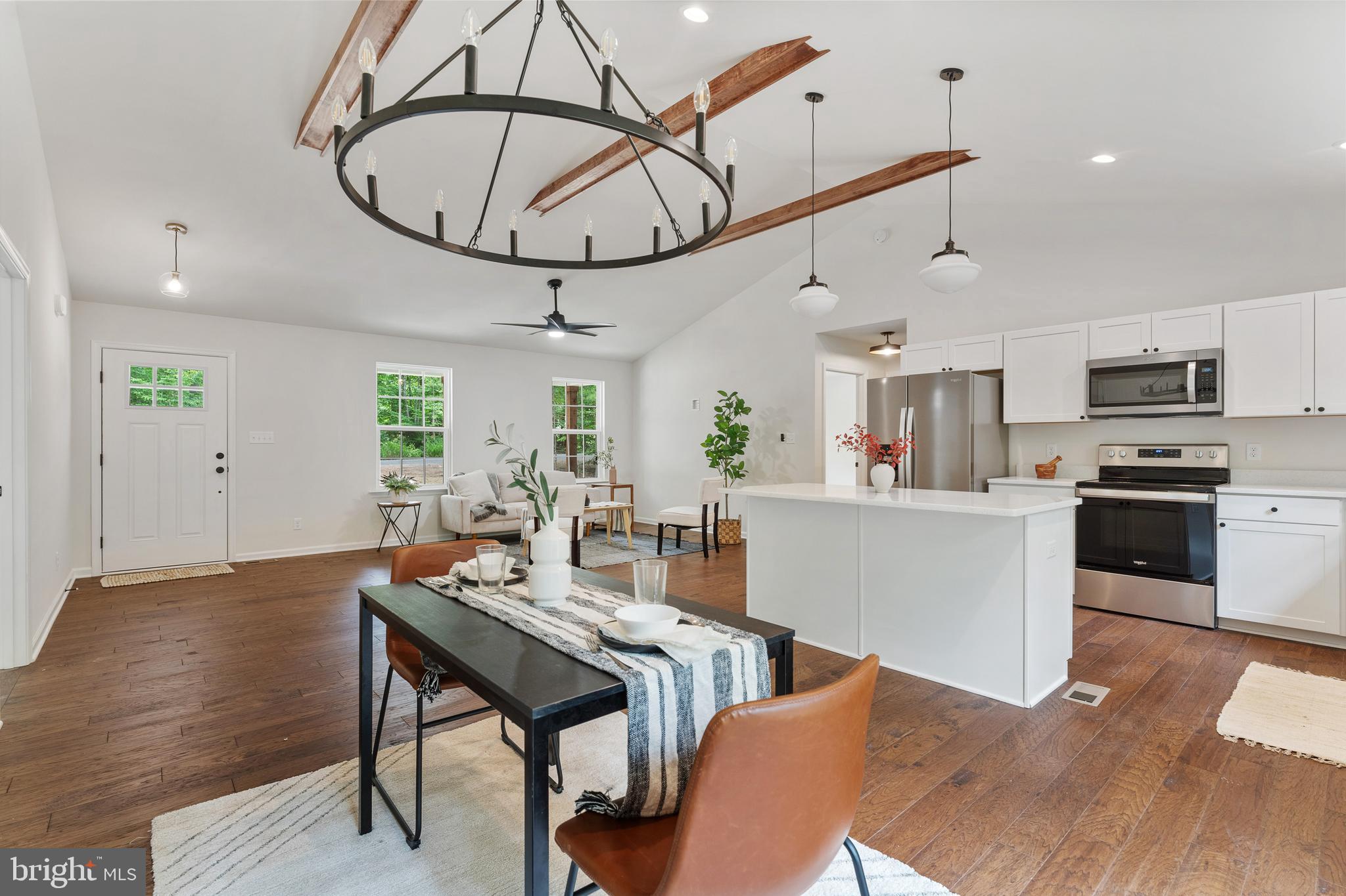 LAKE ANNA WOODS - Residential