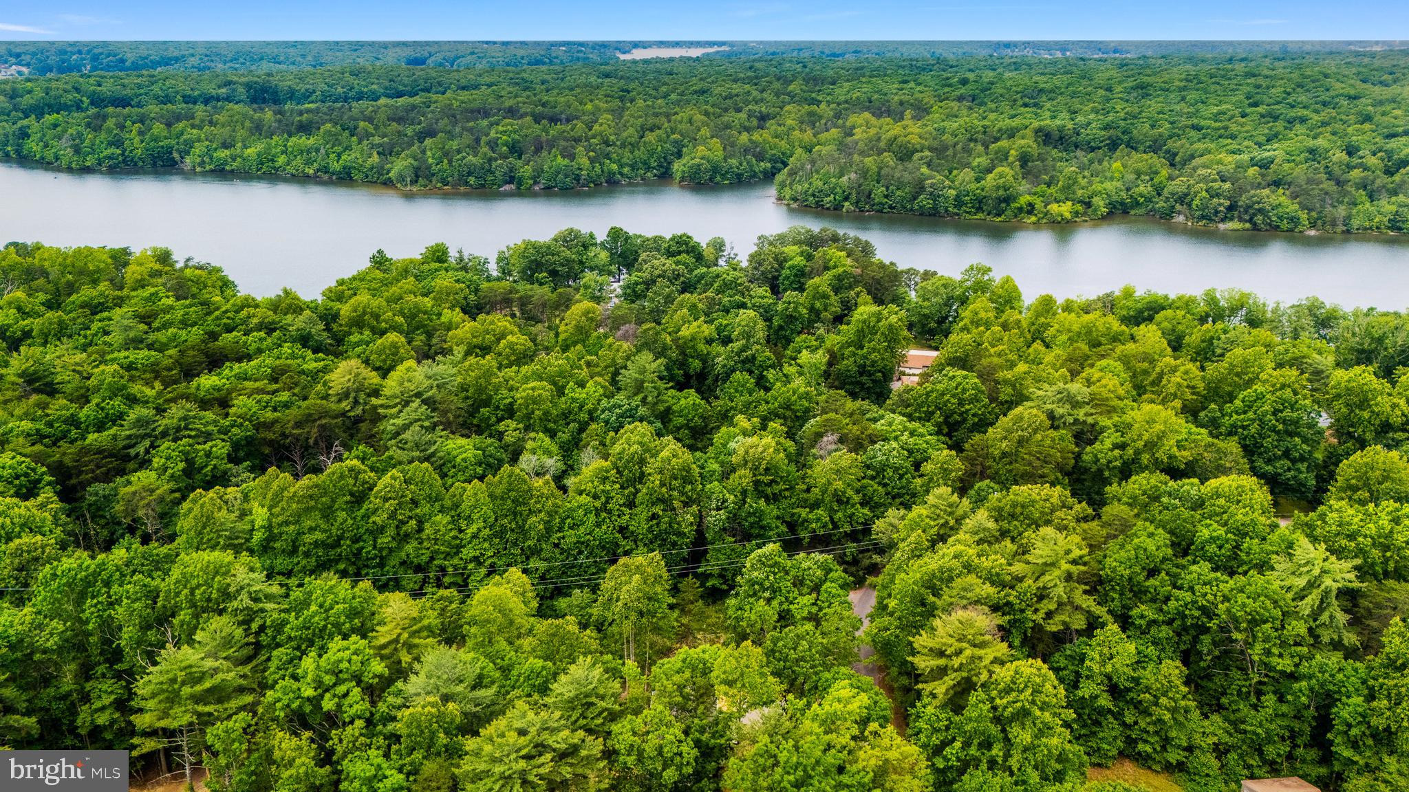 LAKE ANNA WOODS - Residential