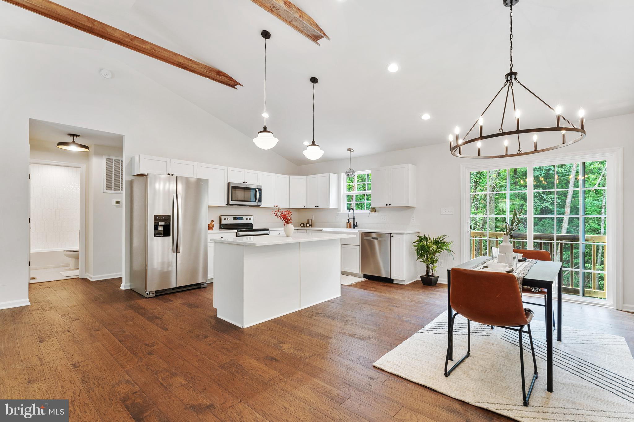 LAKE ANNA WOODS - Residential