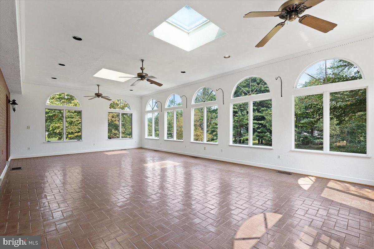 TALLY HO - Residential