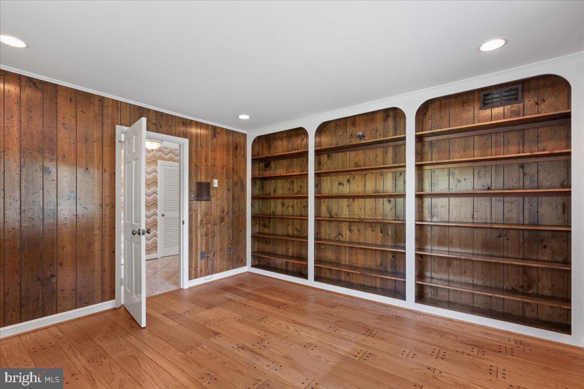 TALLY HO - Residential