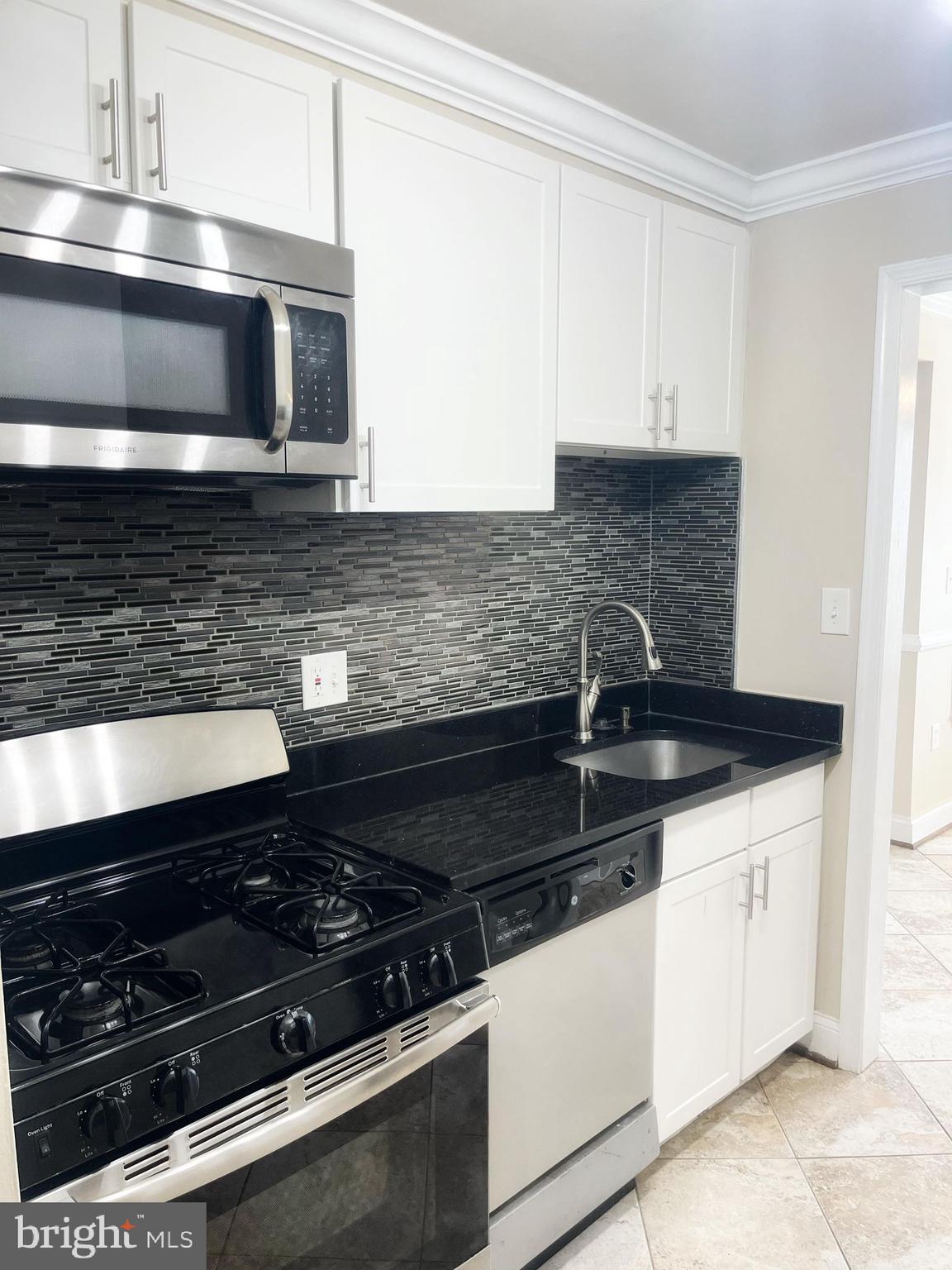 MARLOW TOWERS CONDOMINIUMS - Residential