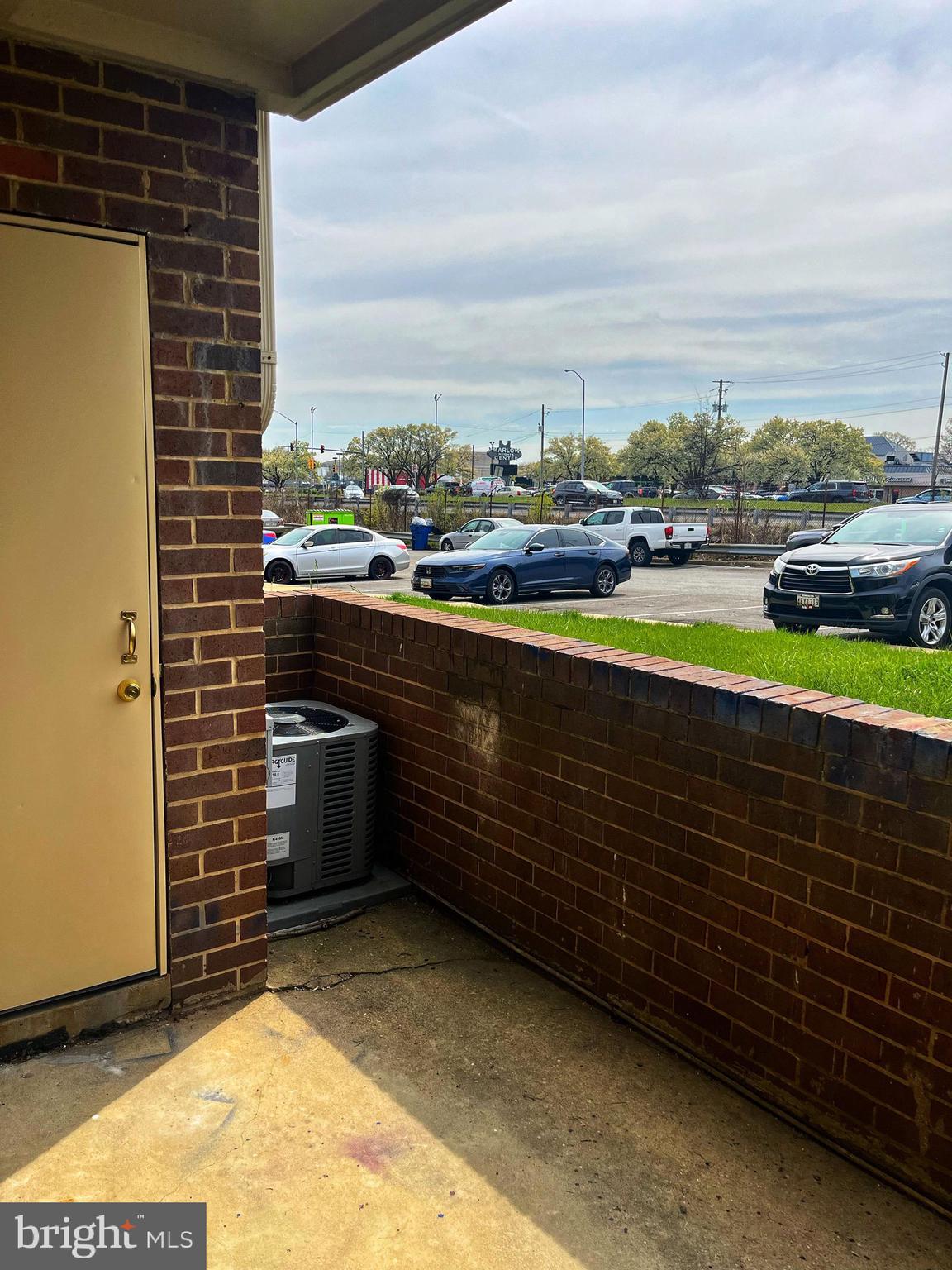 MARLOW TOWERS CONDOMINIUMS - Residential