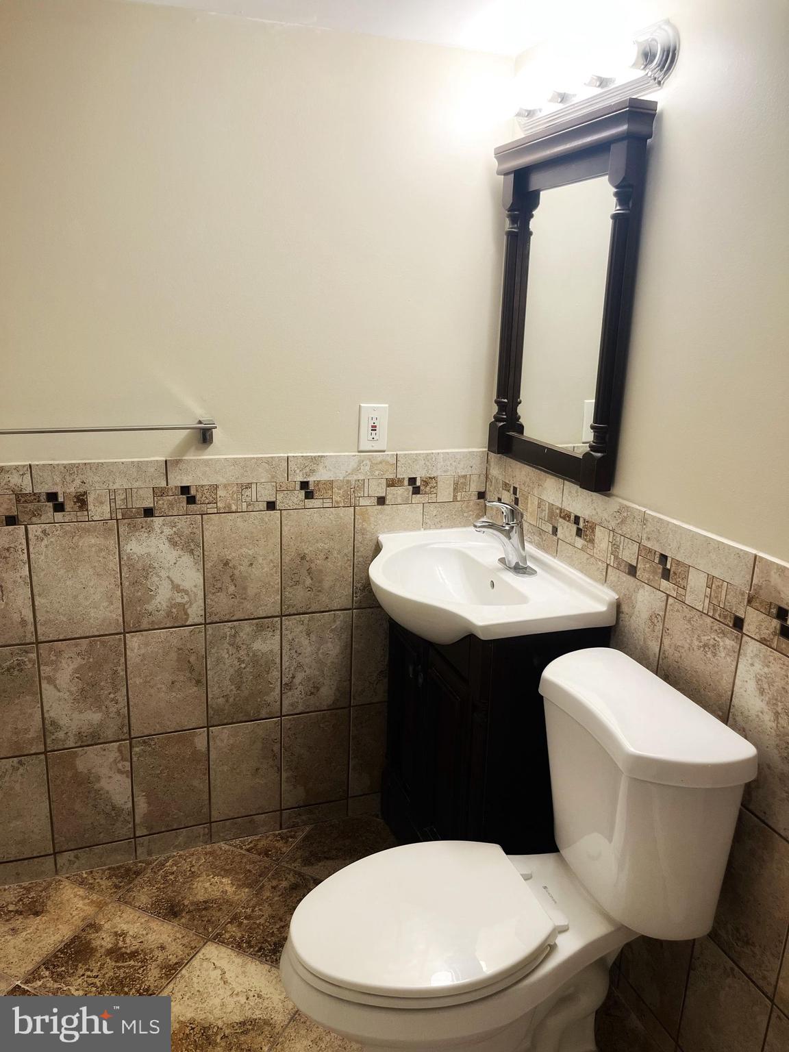 MARLOW TOWERS CONDOMINIUMS - Residential