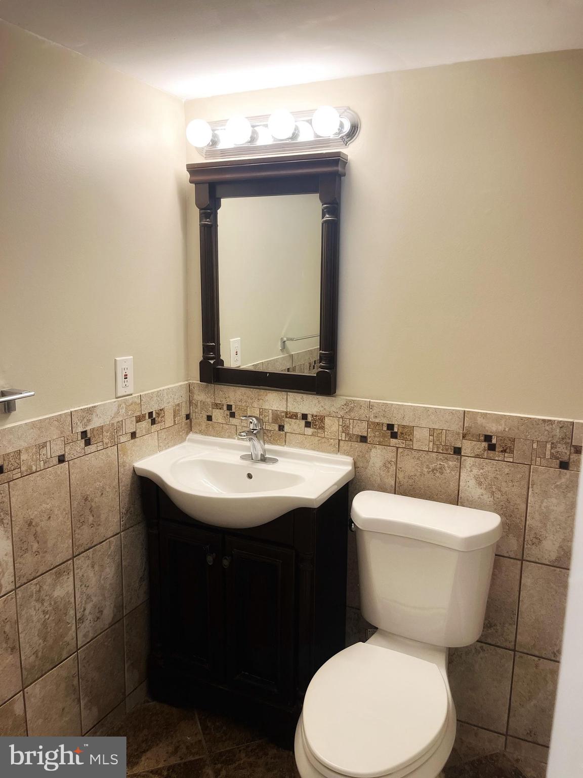 MARLOW TOWERS CONDOMINIUMS - Residential