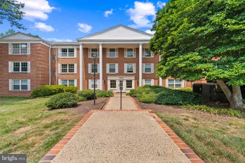 Photo of 7680 Tremayne Place #204, MCLEAN, VA 22102 (MLS # VAFX2323370)