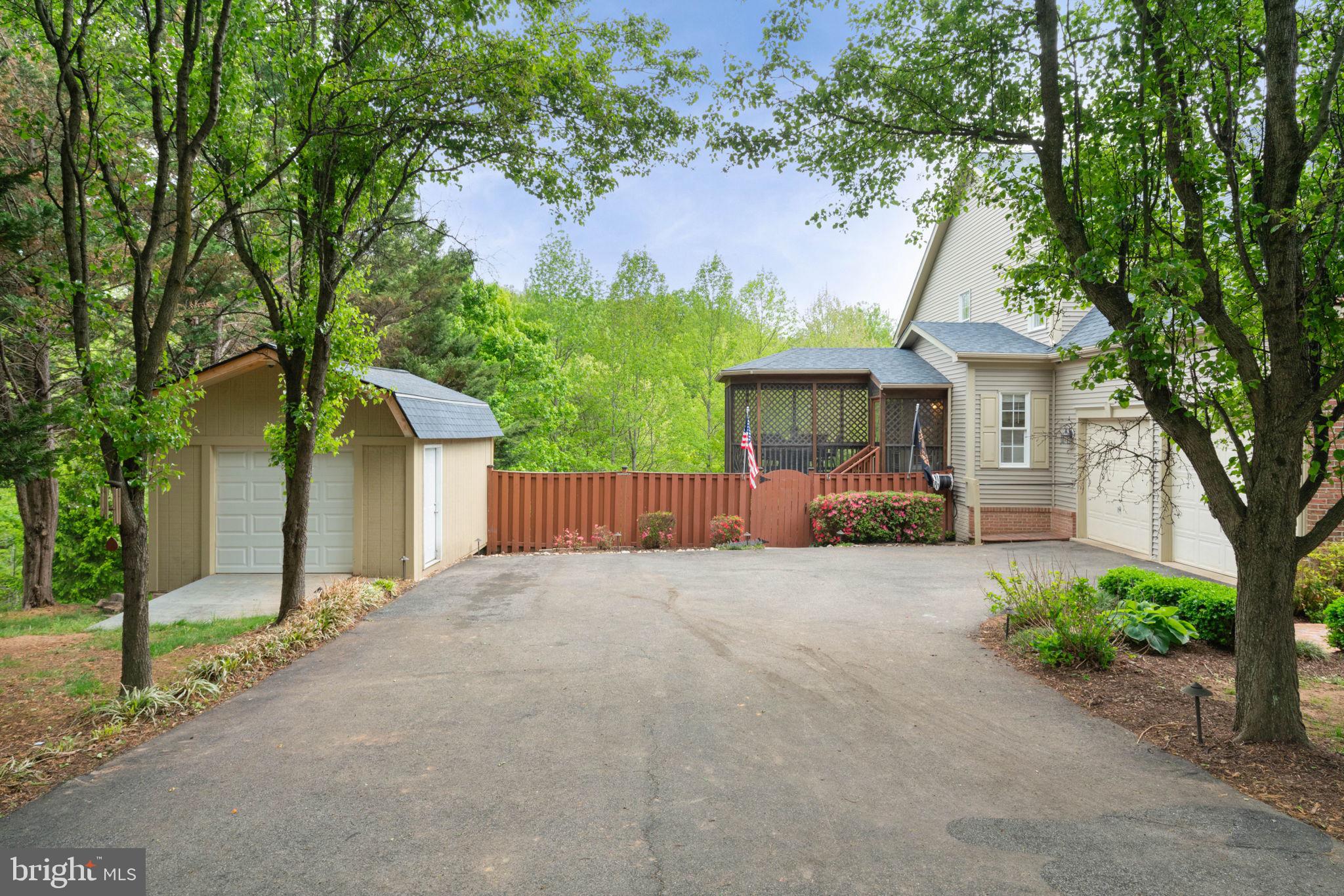 POHICK ESTATES - Residential