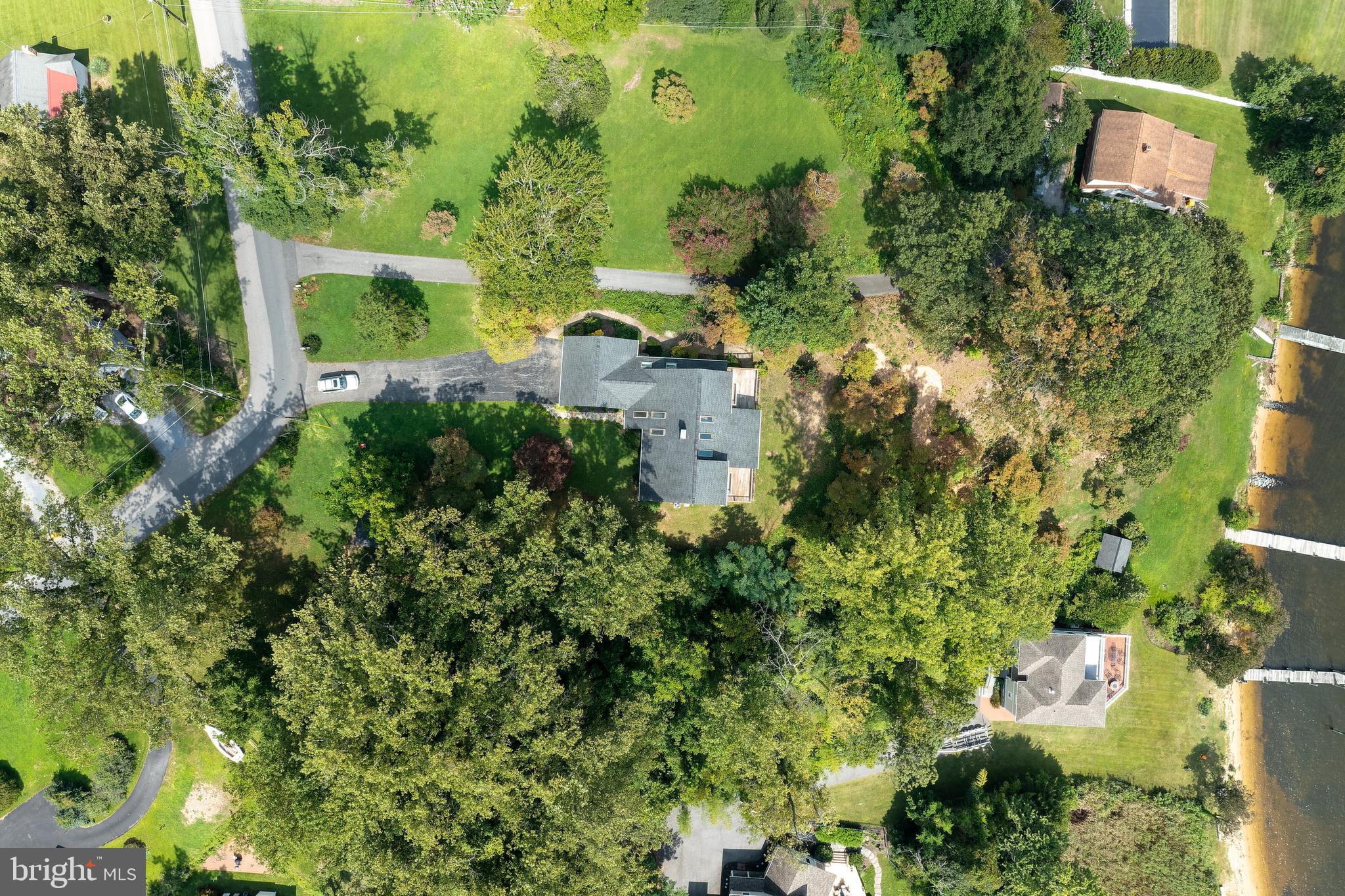 HERALD HARBOR - Land