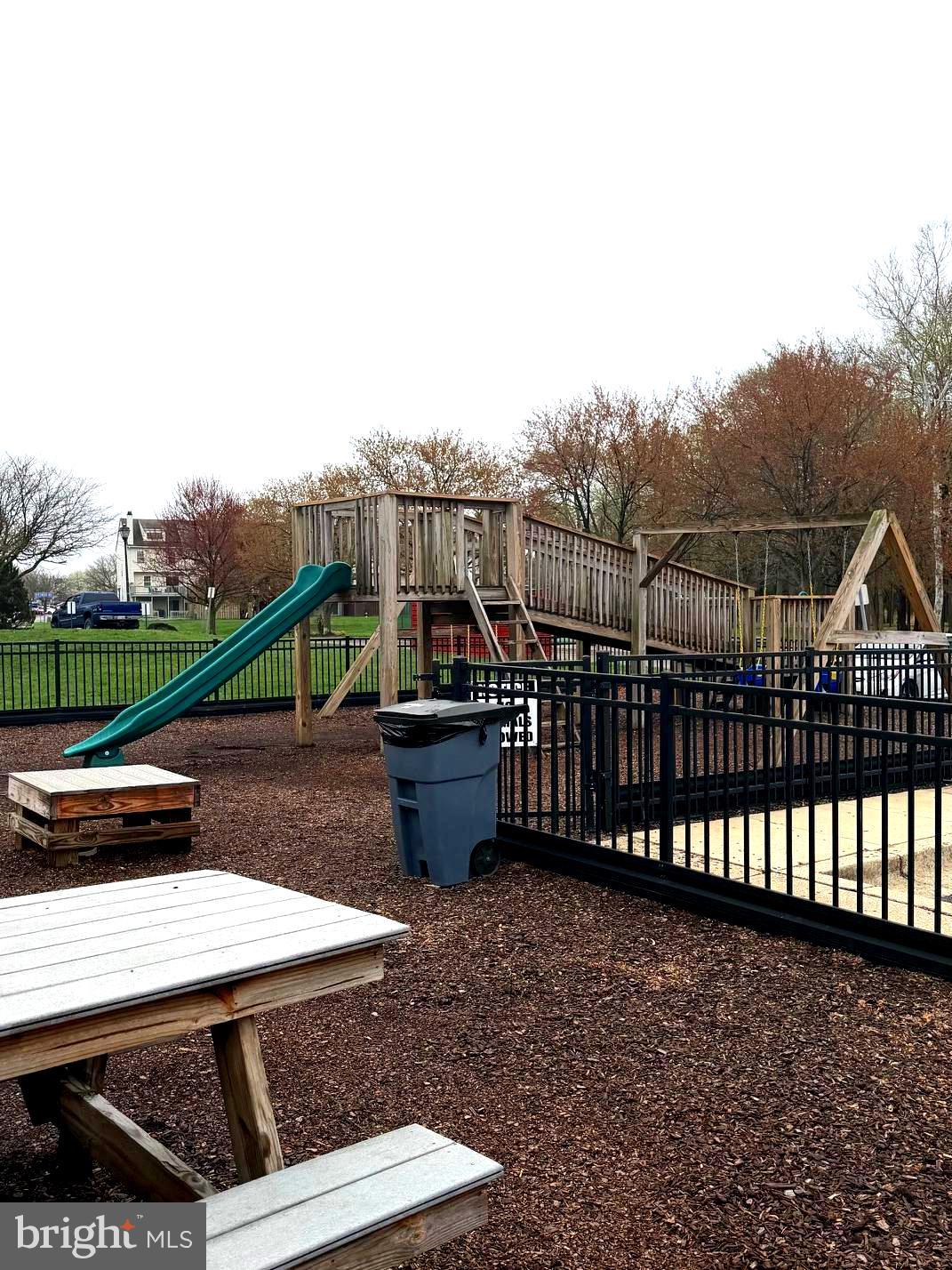 STONEY BEACH - Residential