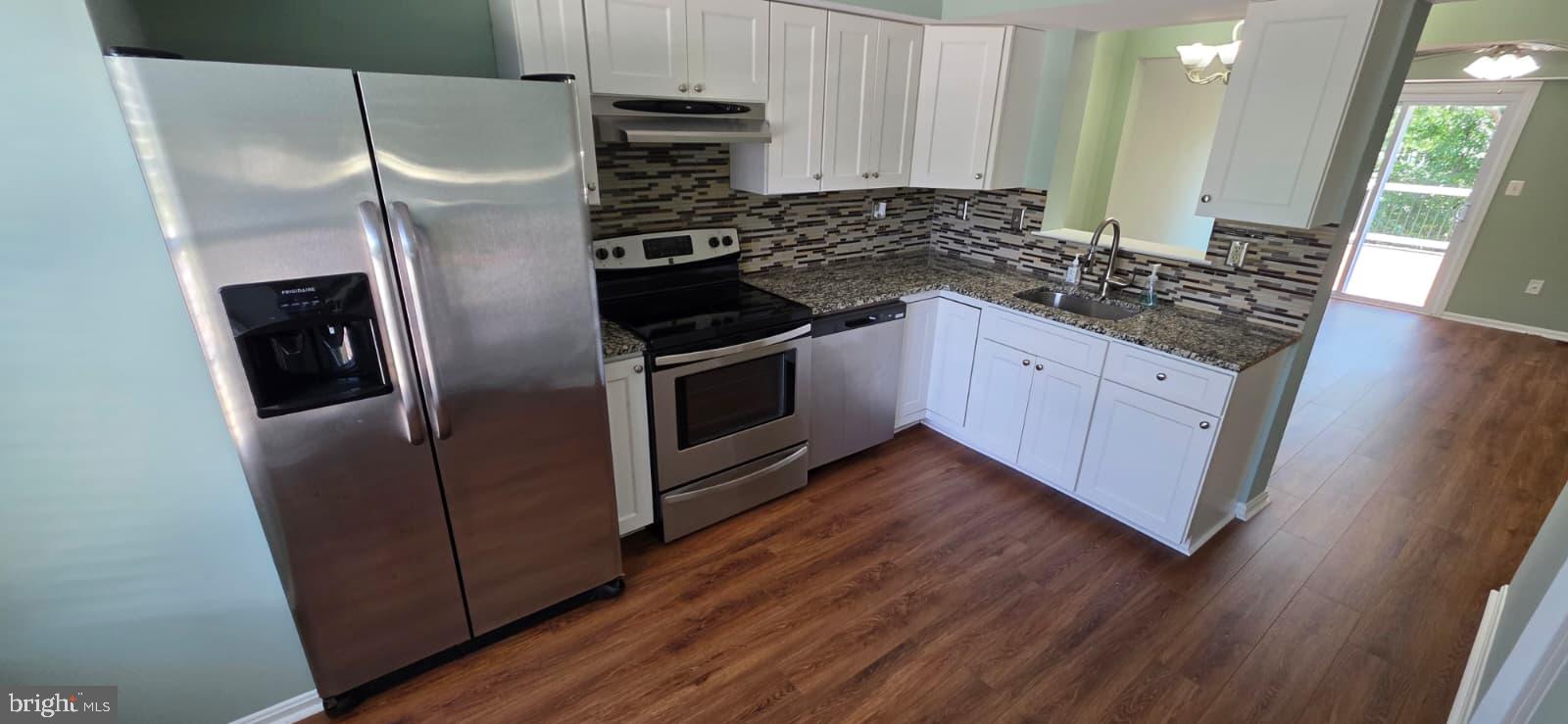 1346 COX COVE COURT