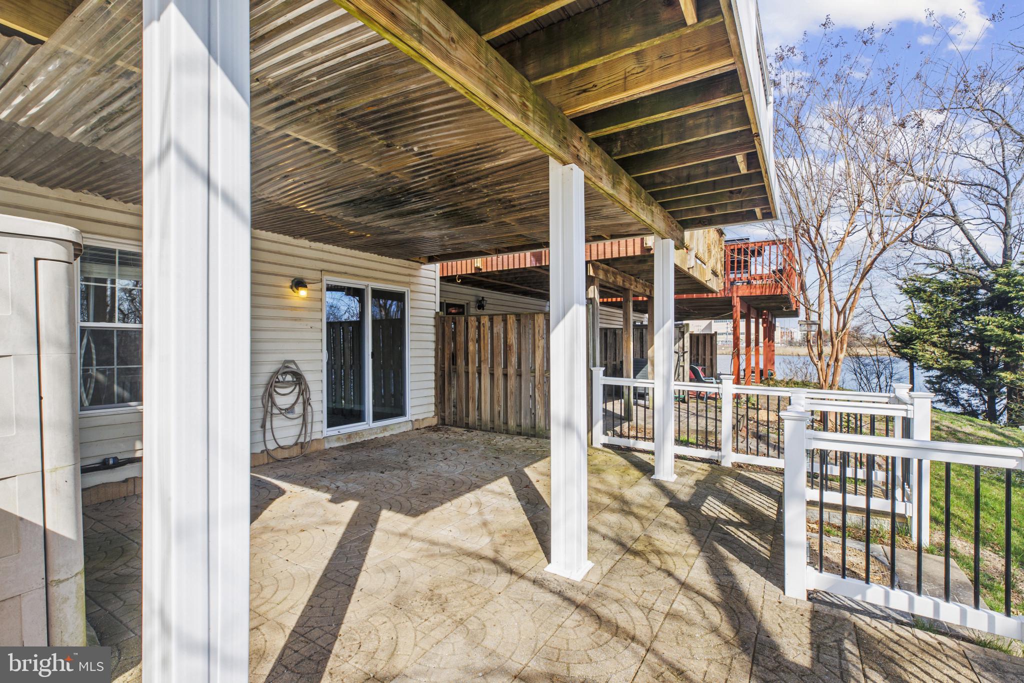 STONEY BEACH - Residential