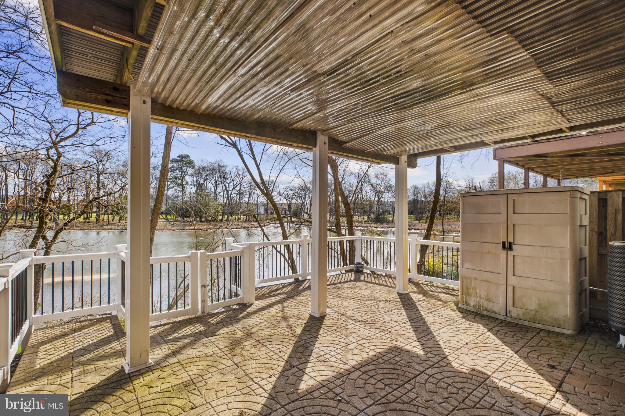 STONEY BEACH - Residential