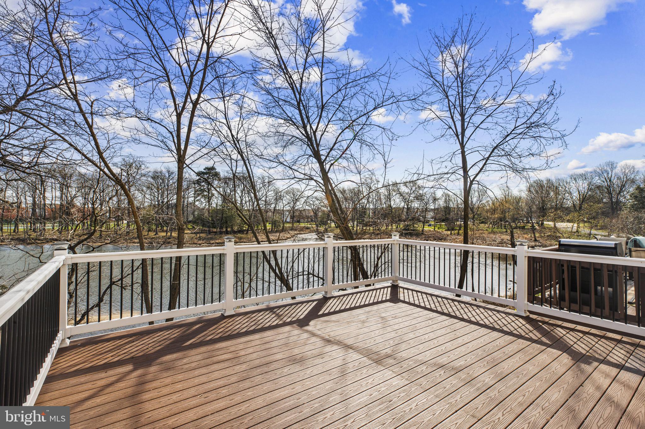 STONEY BEACH - Residential