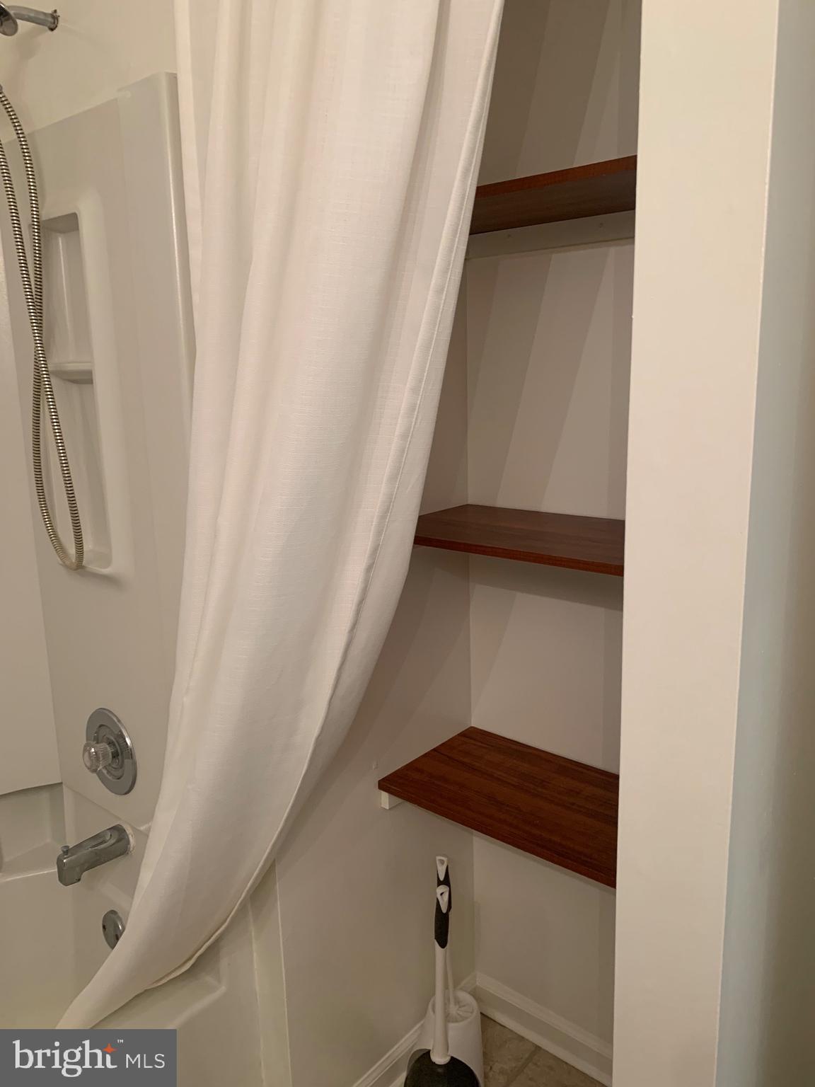 LINDENFIELD - Residential Lease