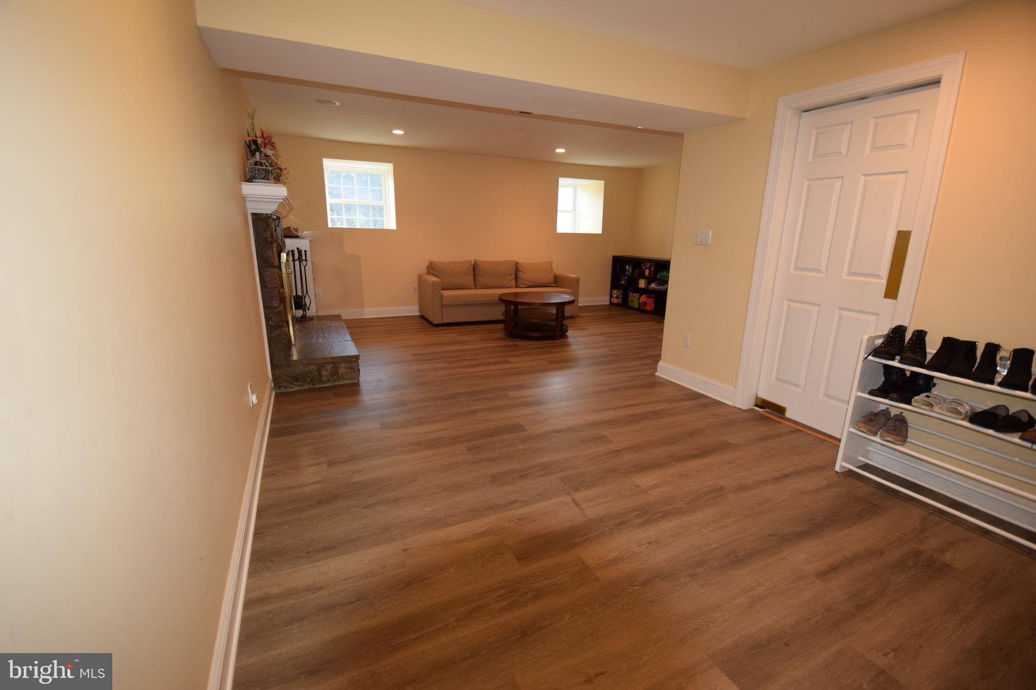 DERWOOD STATION - Residential