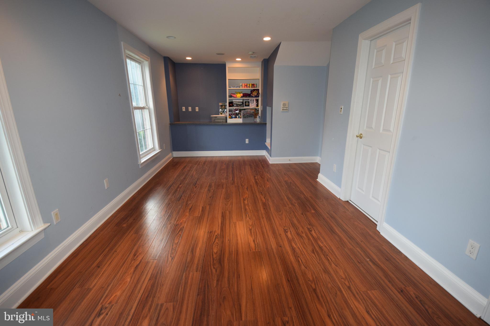 DERWOOD STATION - Residential