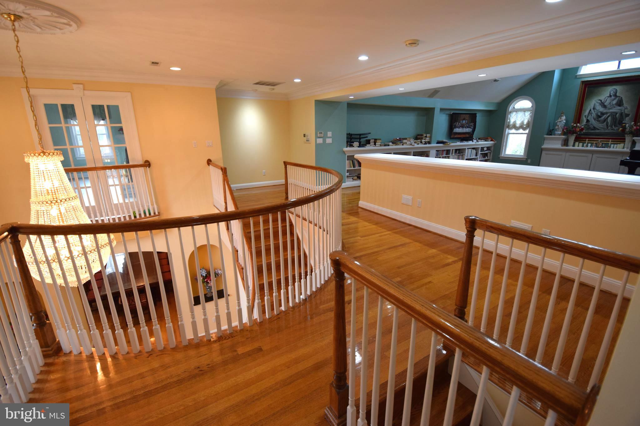 DERWOOD STATION - Residential