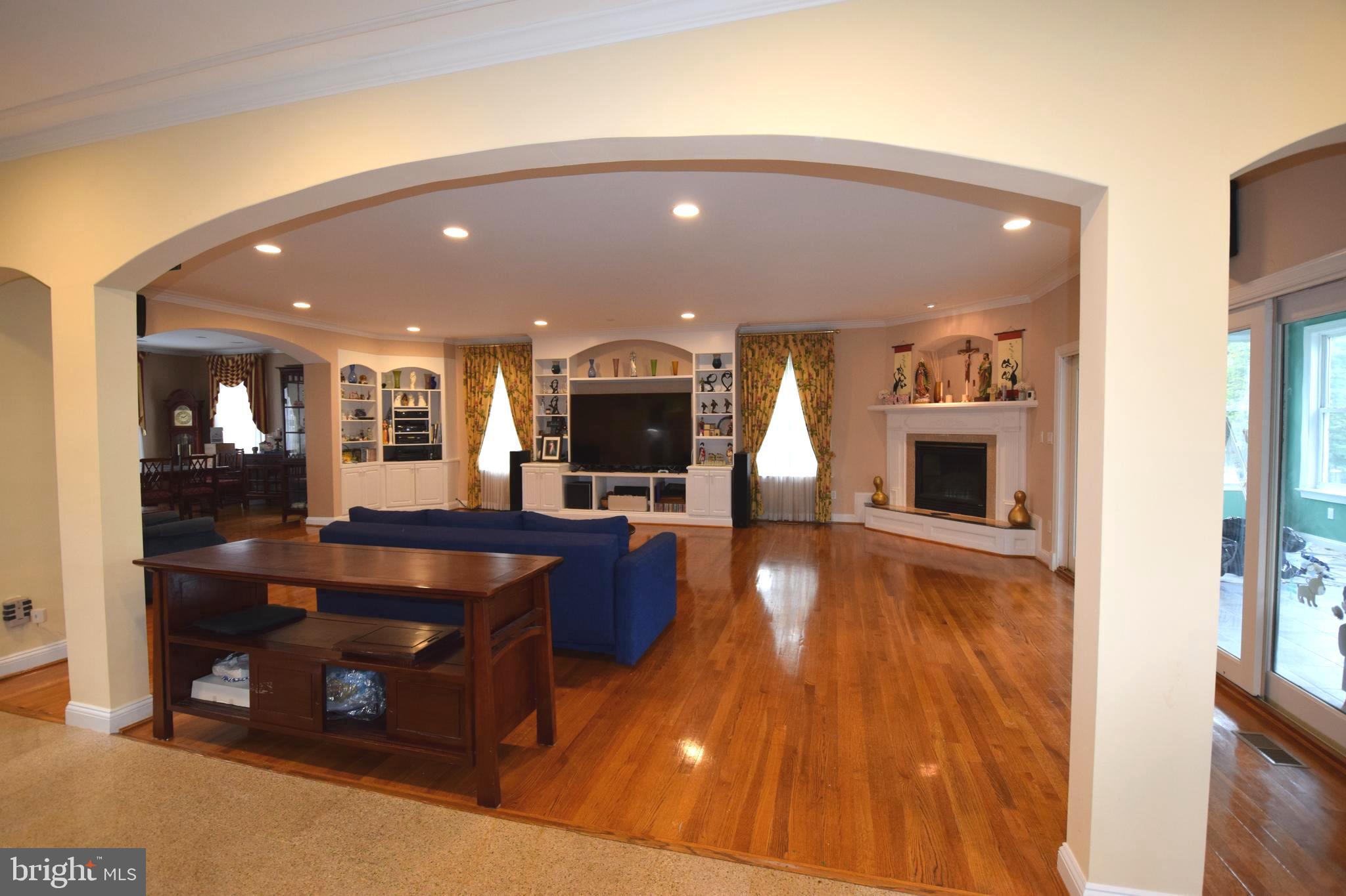 DERWOOD STATION - Residential