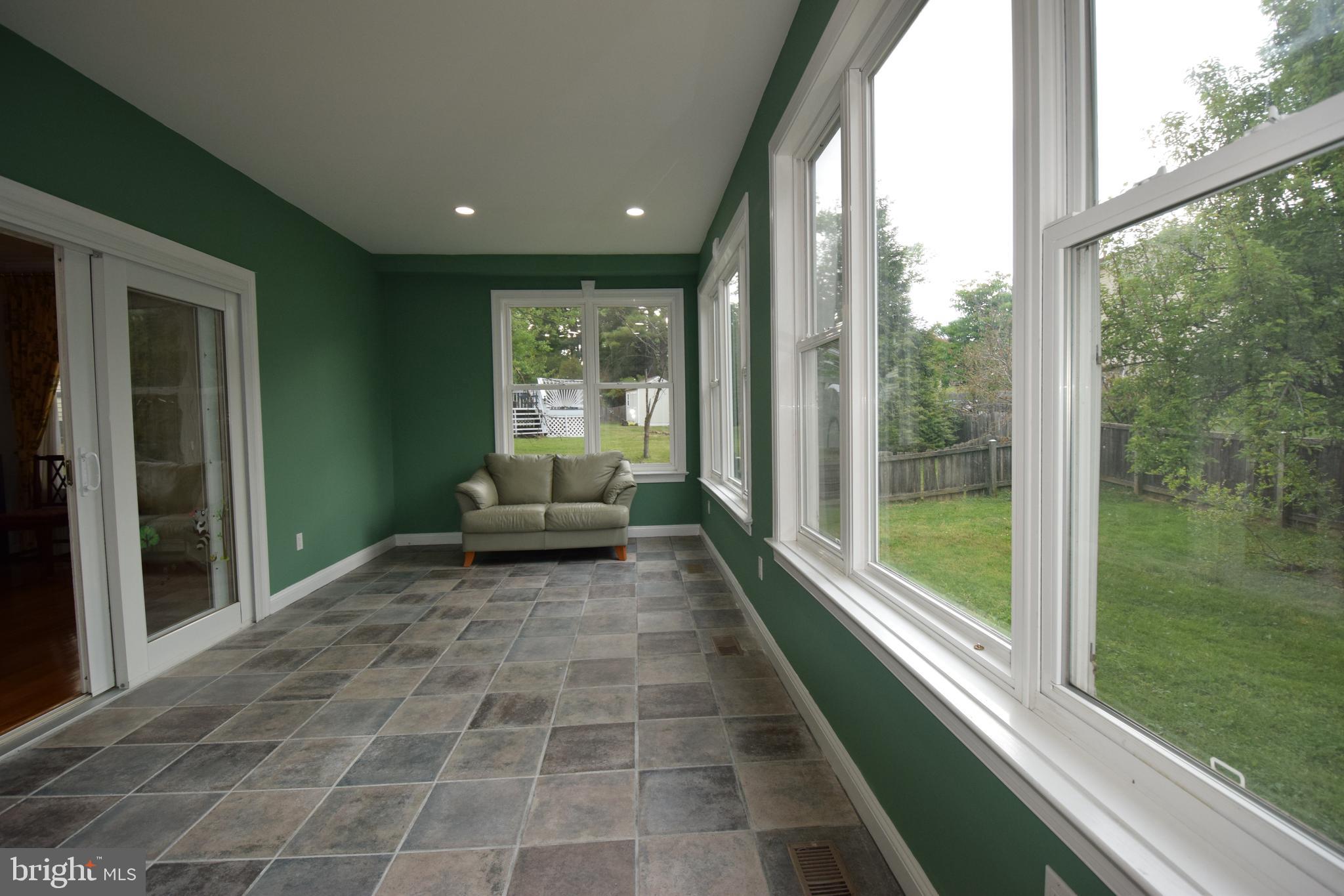DERWOOD STATION - Residential