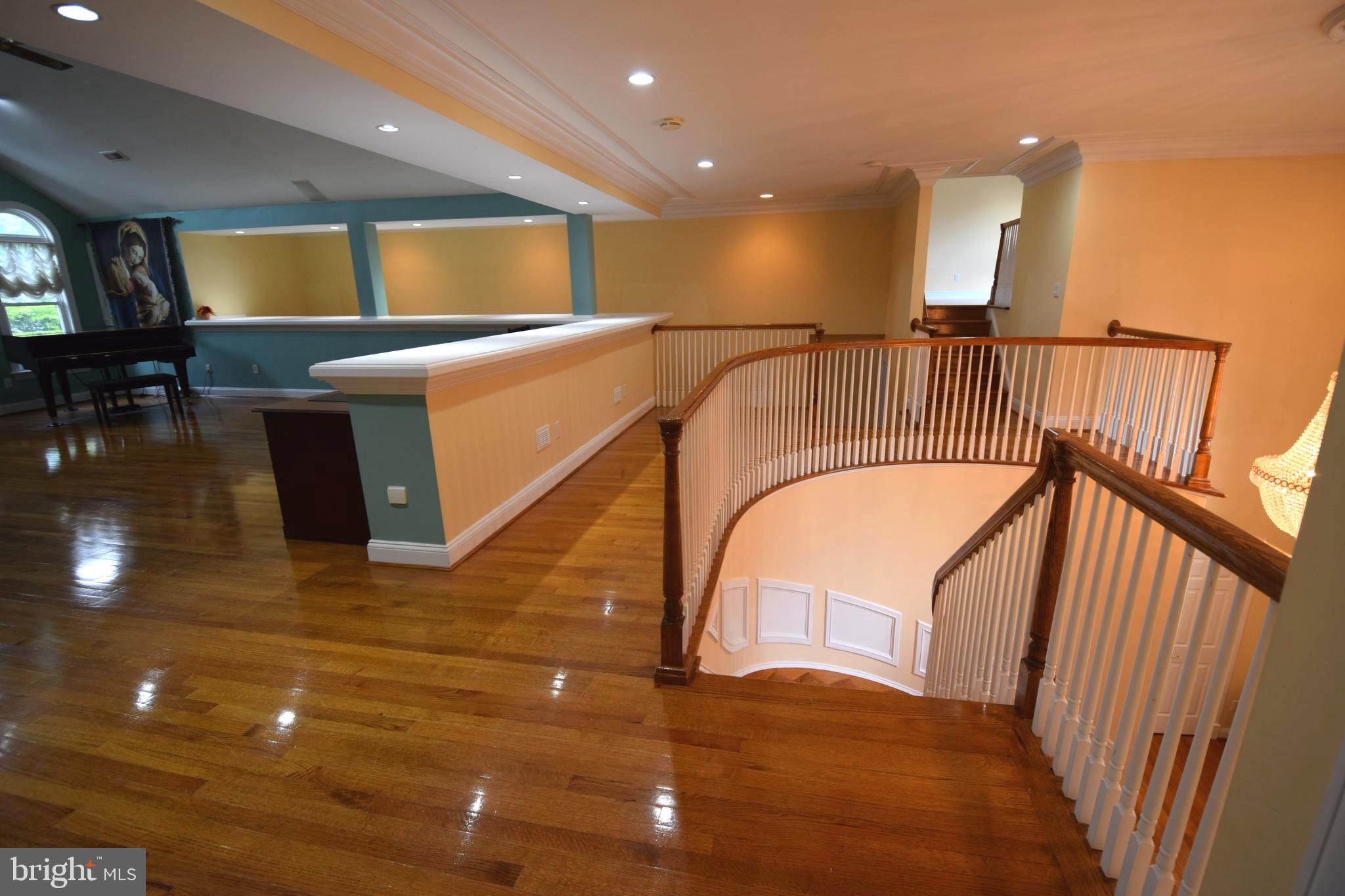 DERWOOD STATION - Residential