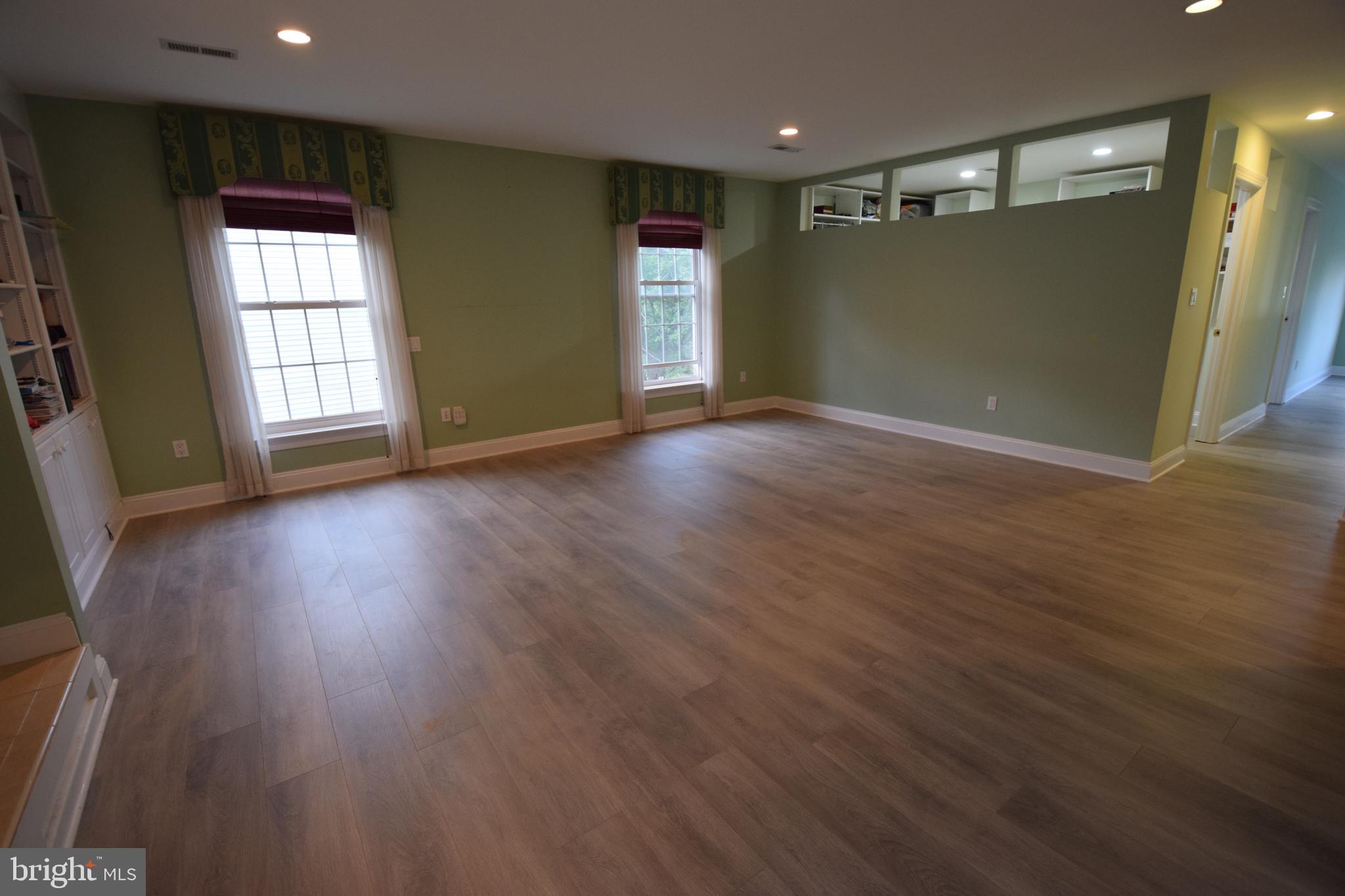 DERWOOD STATION - Residential