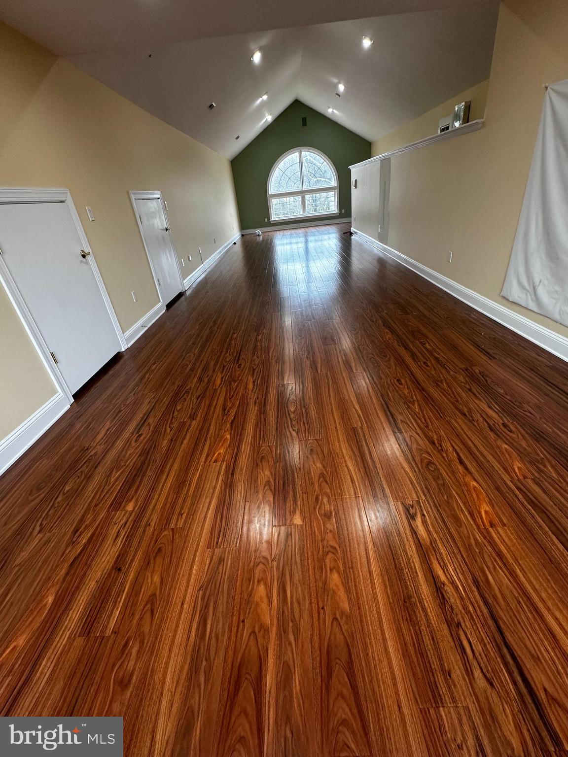 DERWOOD STATION - Residential