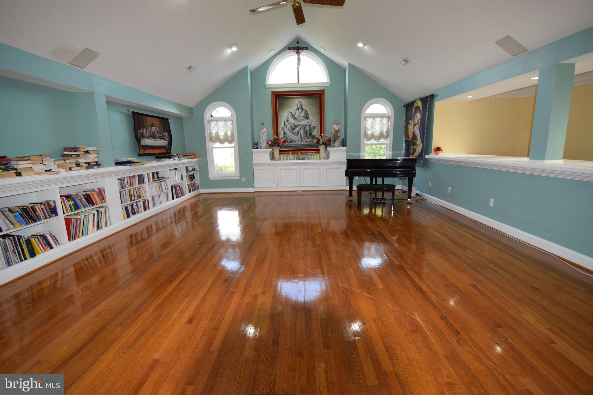 DERWOOD STATION - Residential