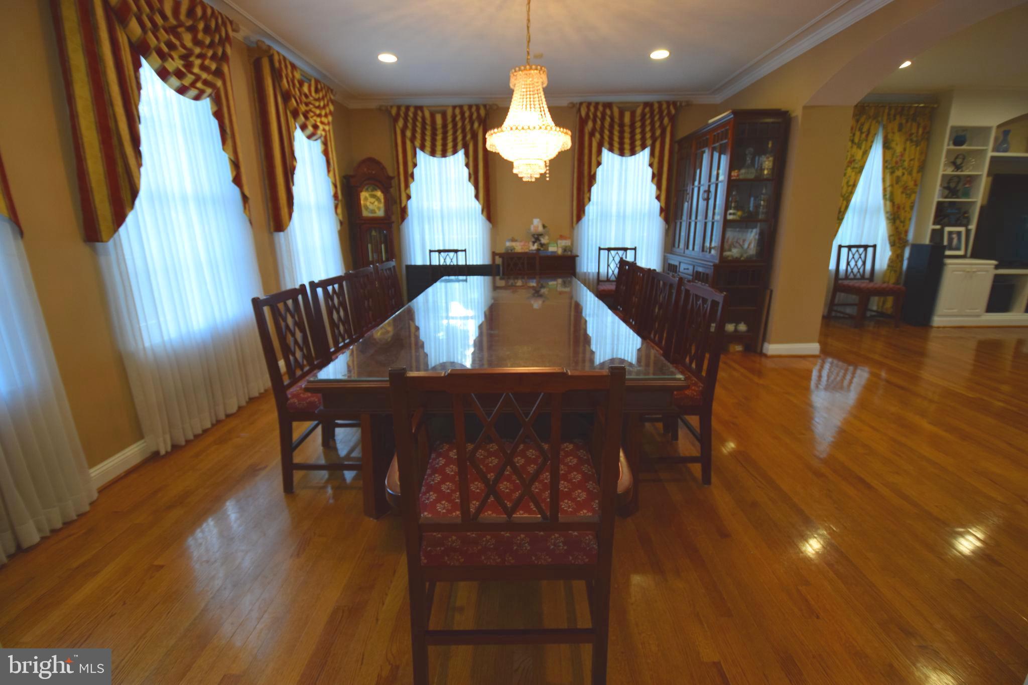 DERWOOD STATION - Residential